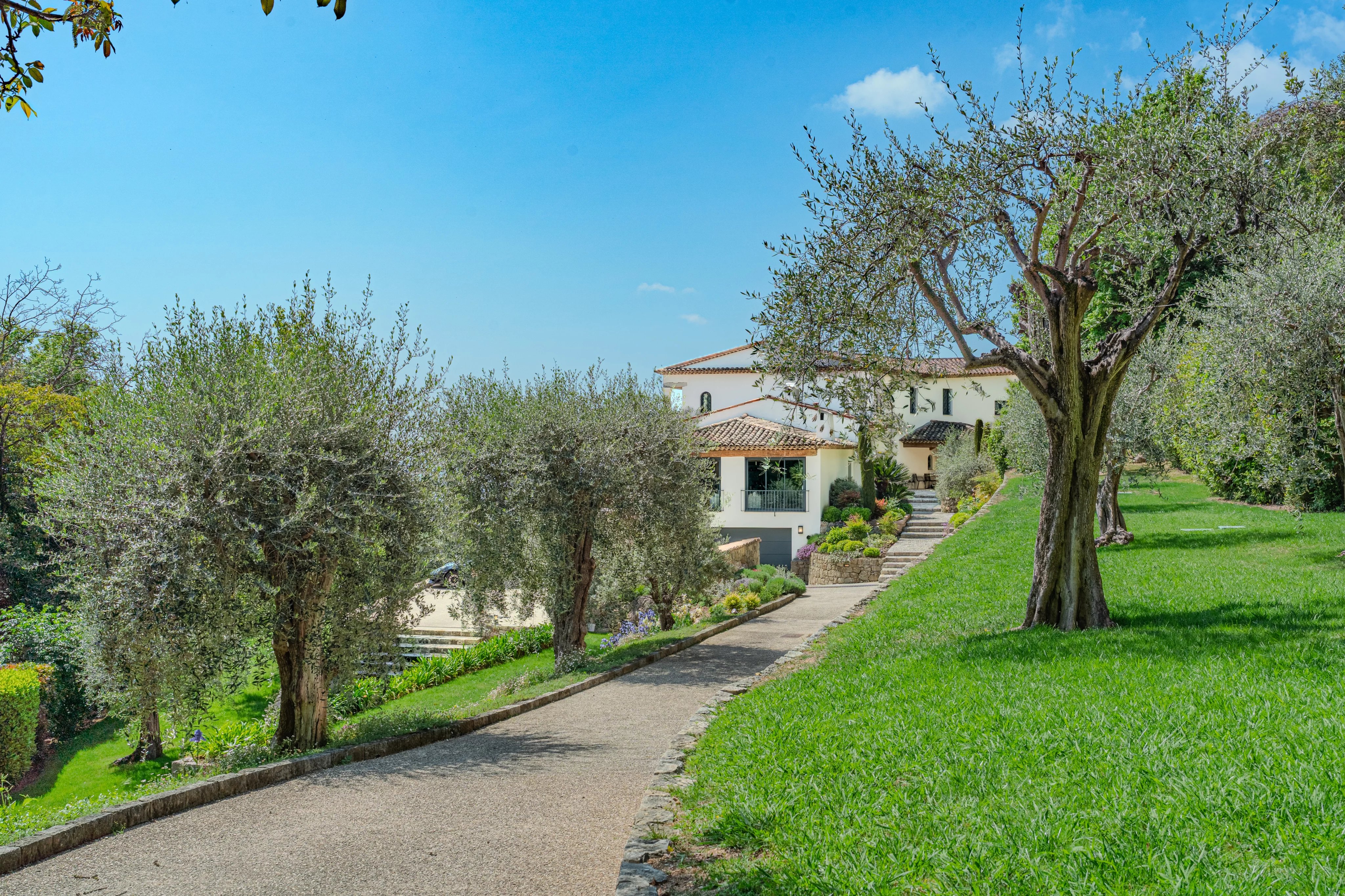 High quality estate with breathtaking panoramic views