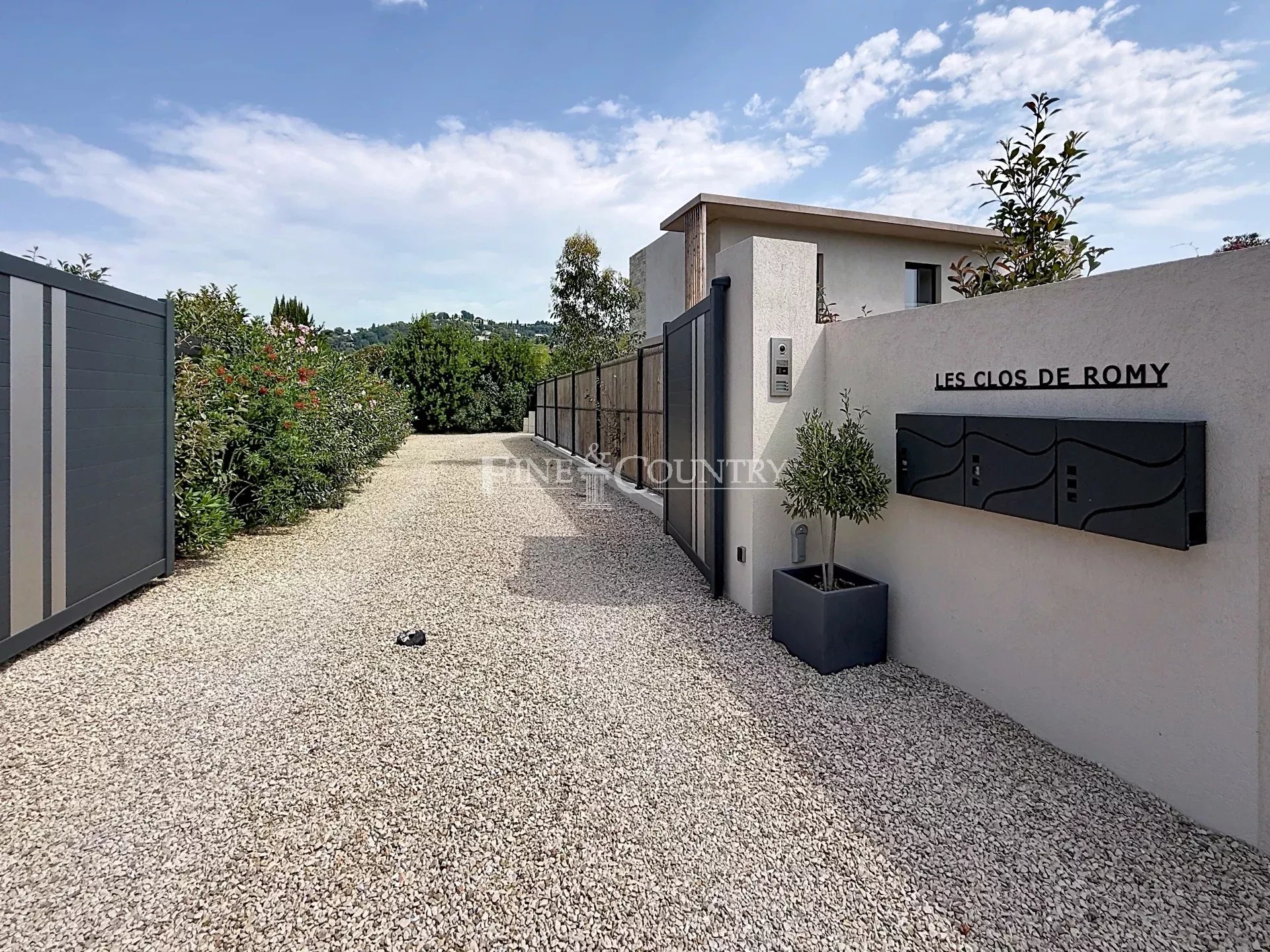 Photo of Villa for sale in Mougins new in private domaine