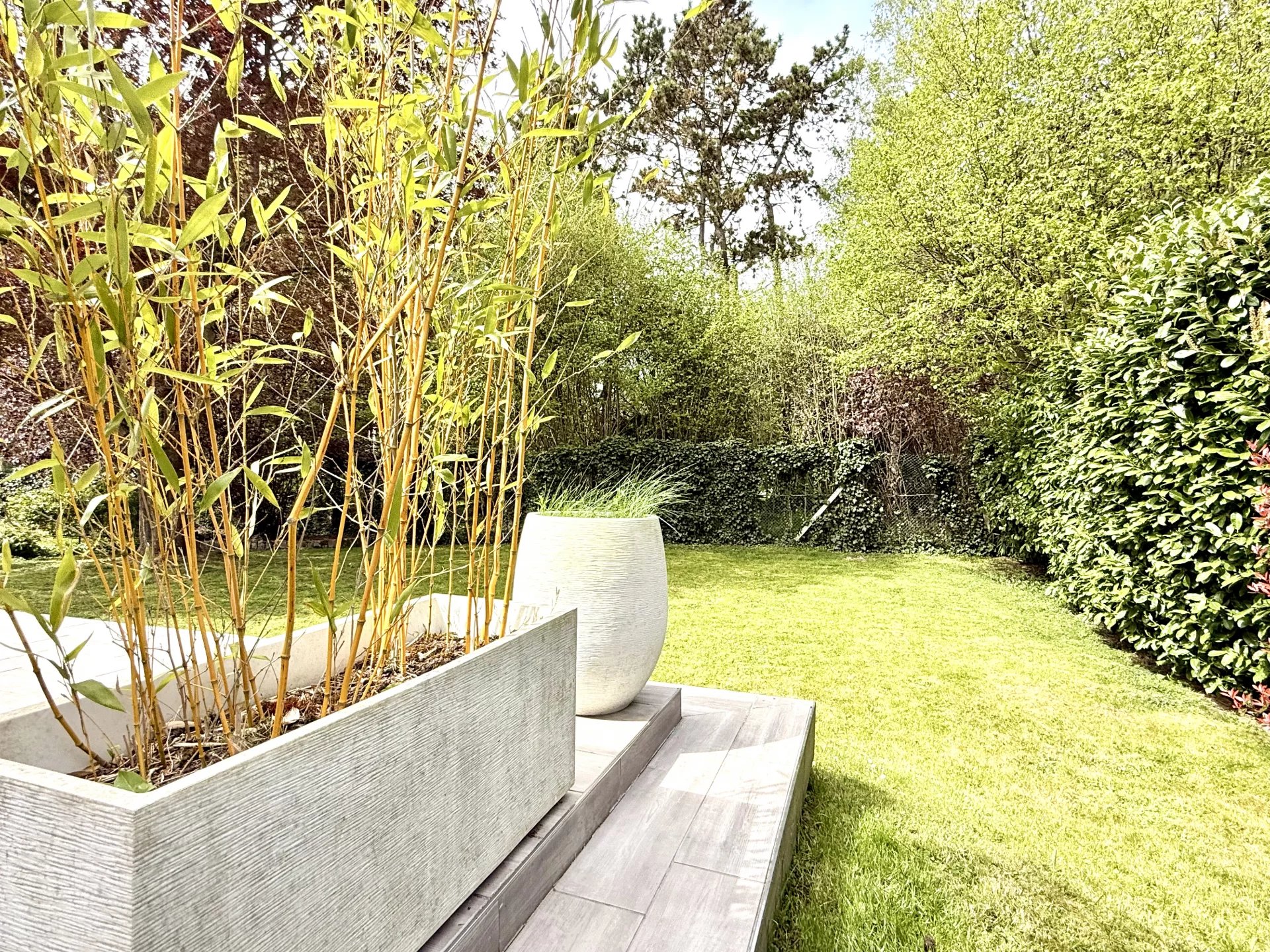 MAISON INDIVIDUELLE D'ARCHITECTE SEMI PLAIN-PIED - 4 CHAMBRES - JARDIN - GARAGE