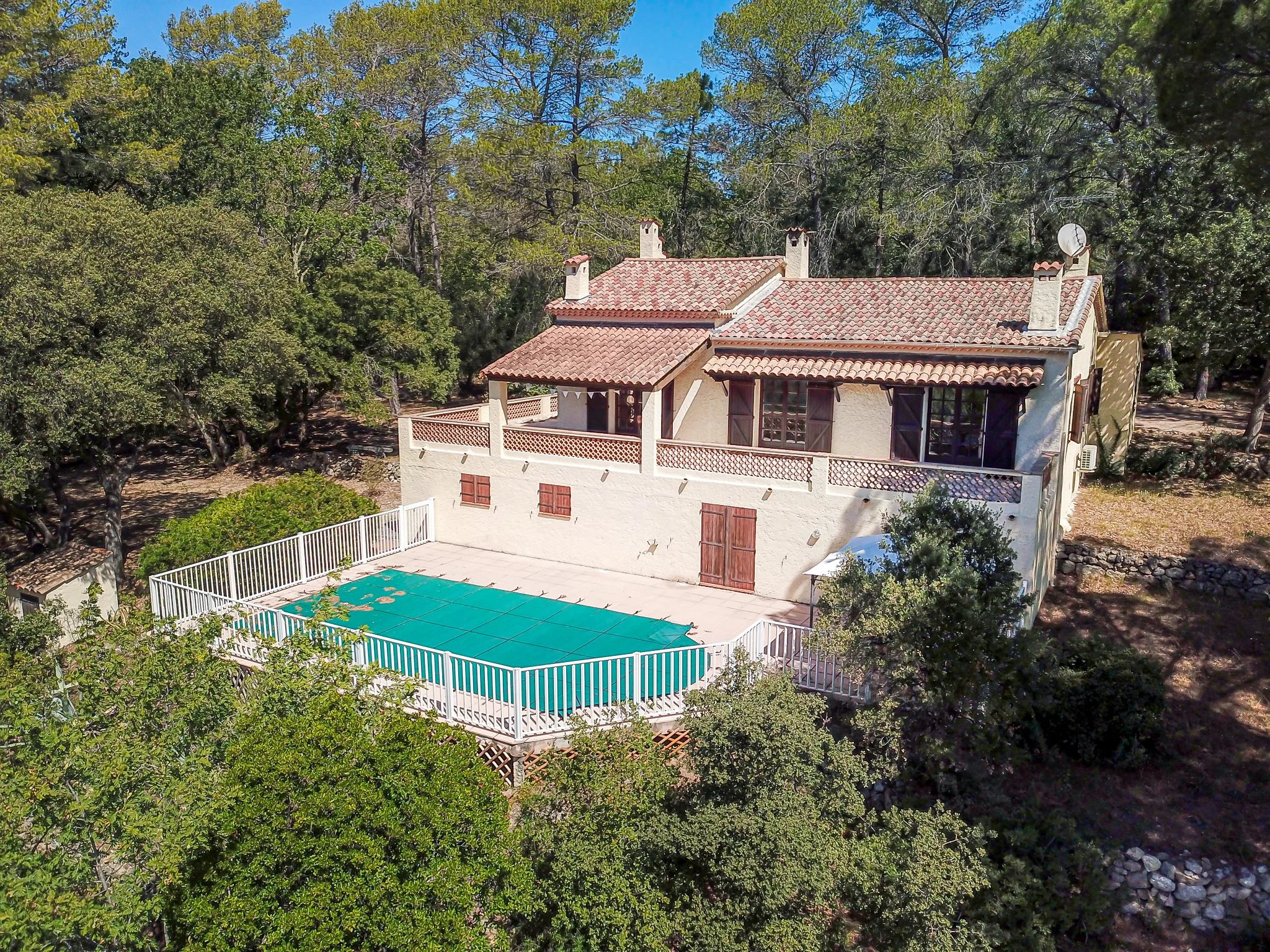 Bagnols en forêt - Charmante villa