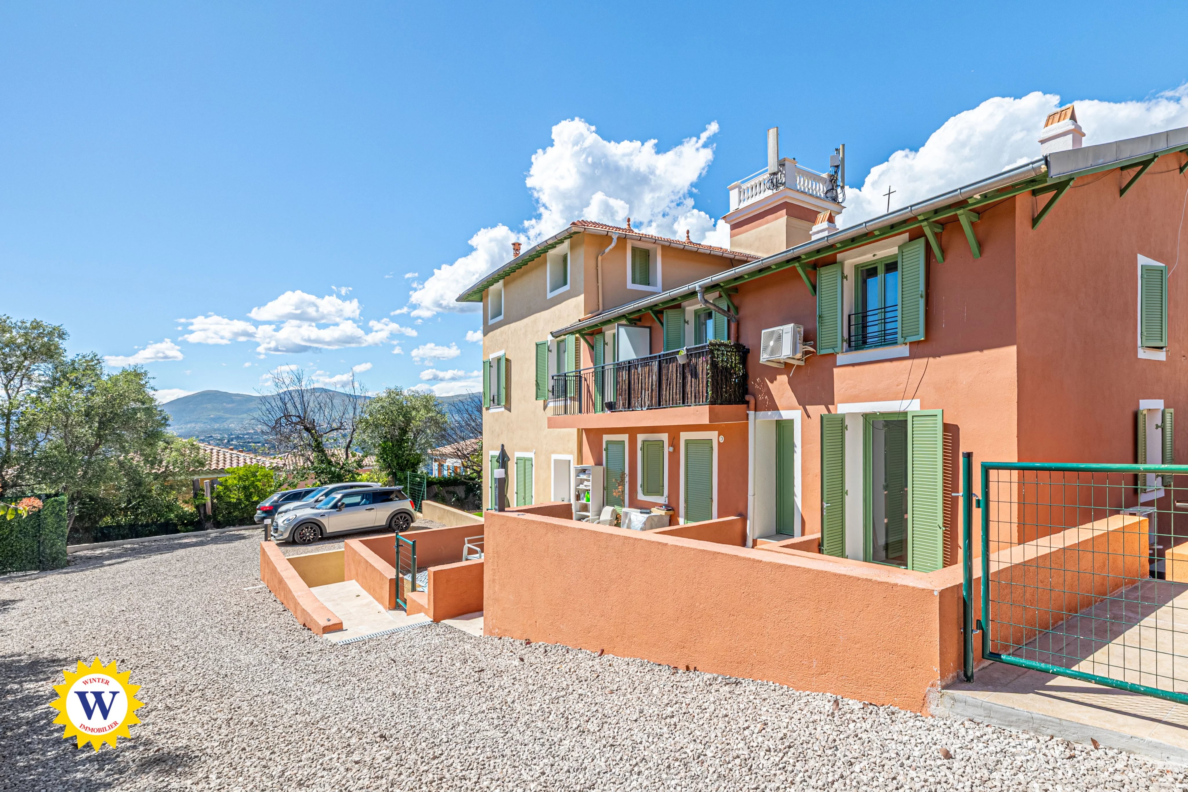 NICE OUEST - 2 PIECES VIDE PARKING TERRASSE