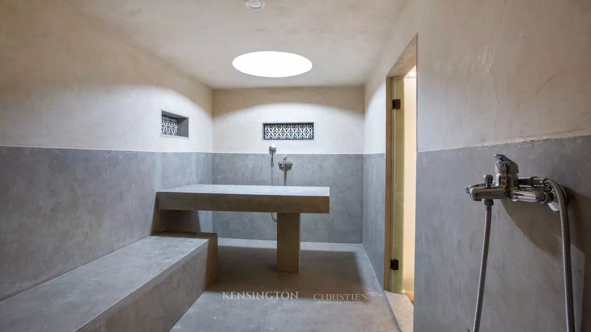 5 Bedroom Villa/Townhouse's Image 42