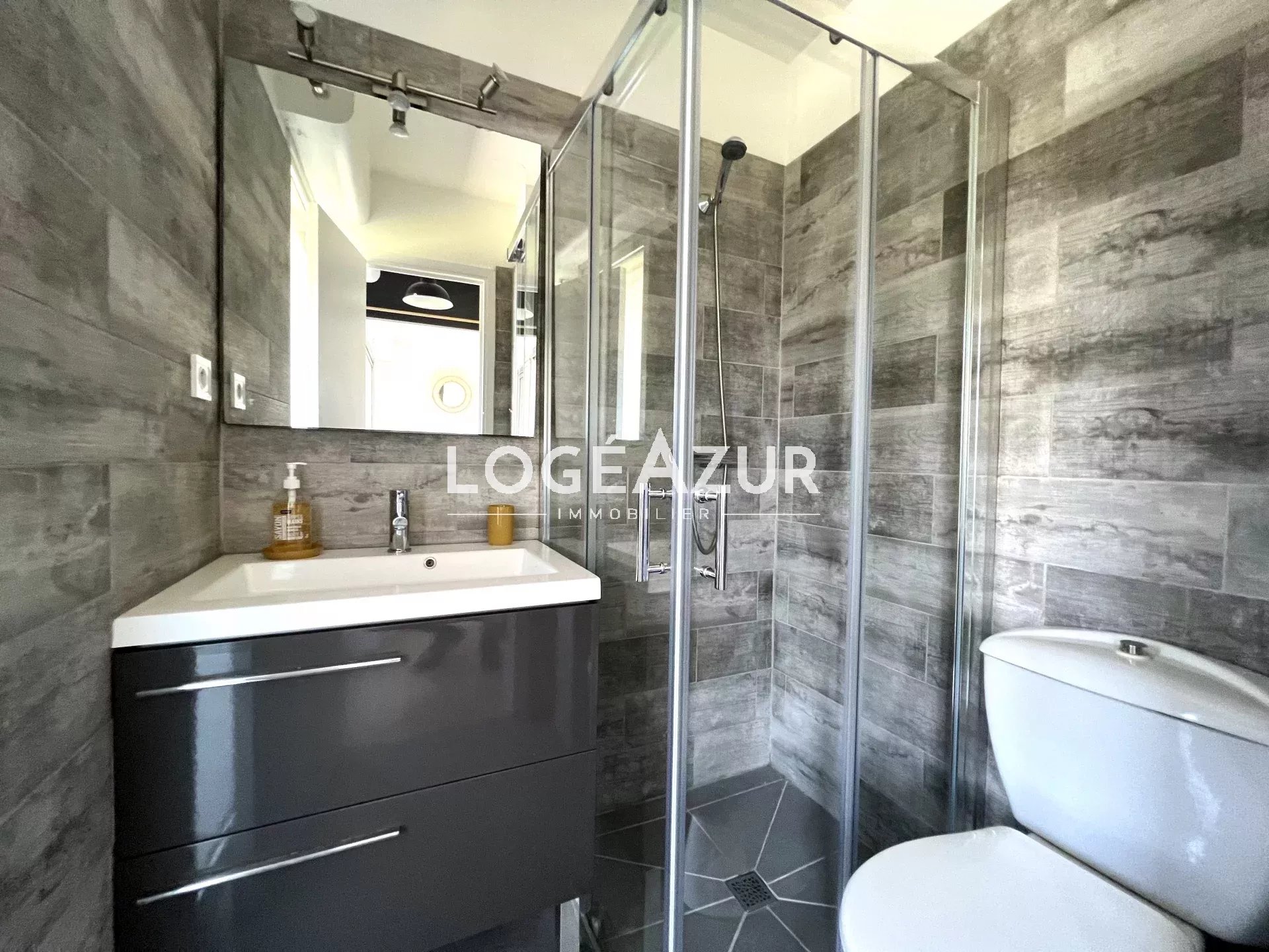 annonce Locations / Colocations LOCATION APPARTEMENT STUDIO 2 COUCHAGES - ANTIBES