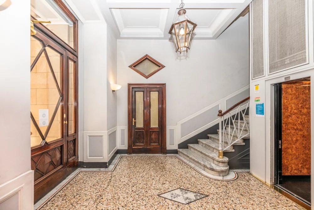 EXCLUSIVE COMMERCIAL SPACE