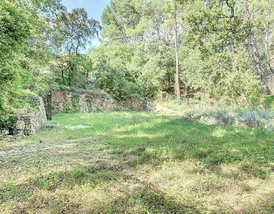 BUILDING LAND IN LORGUES