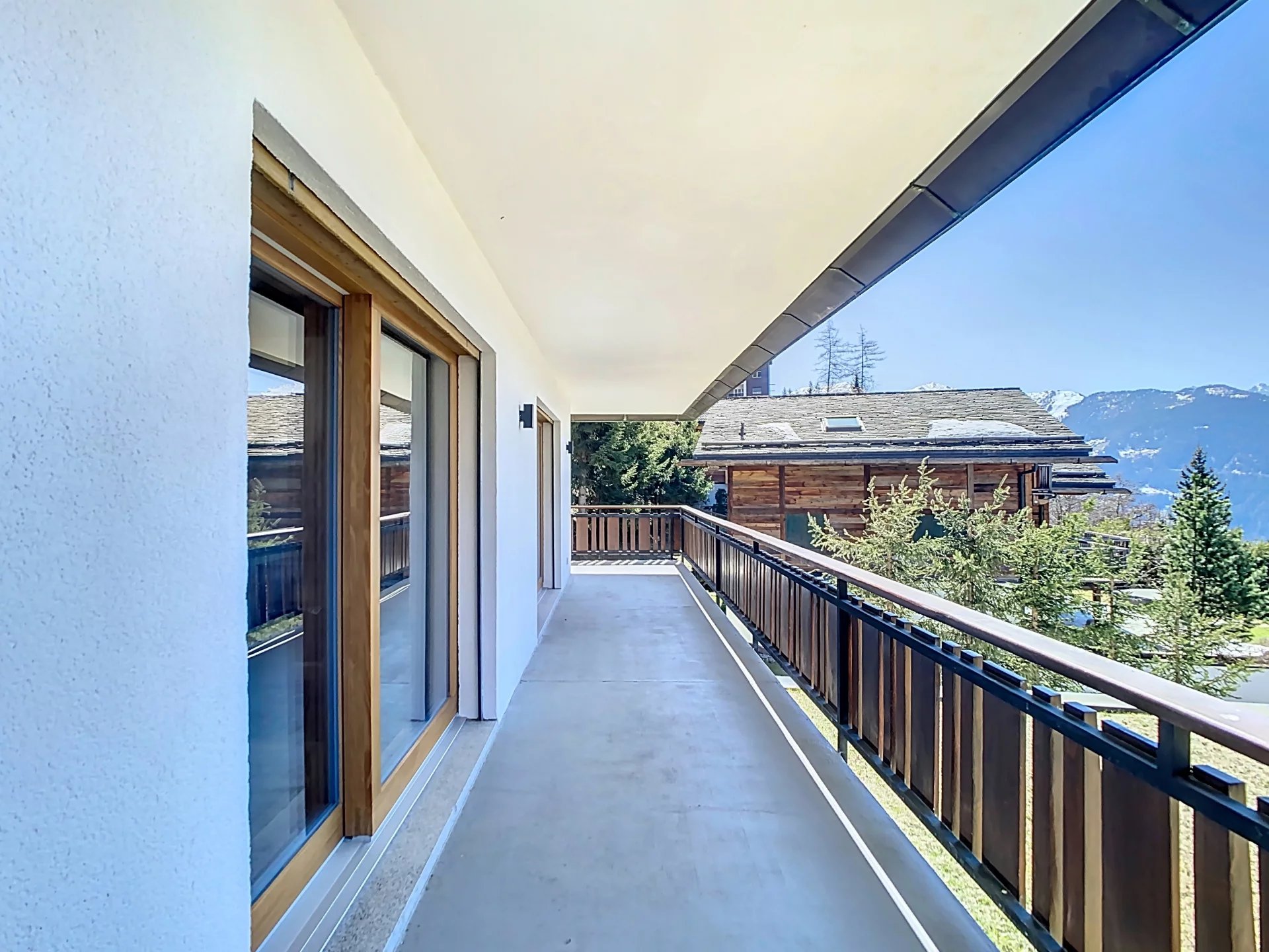 Vue imprenable, rénové à neuf!