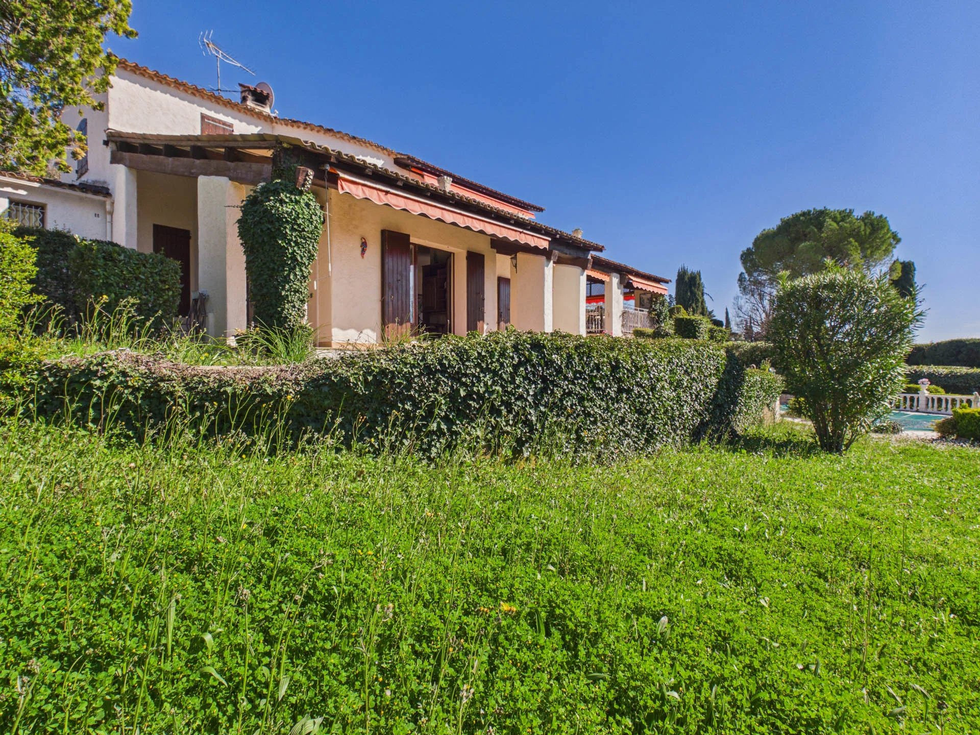Villa to renovate with pool and view  - Montauroux