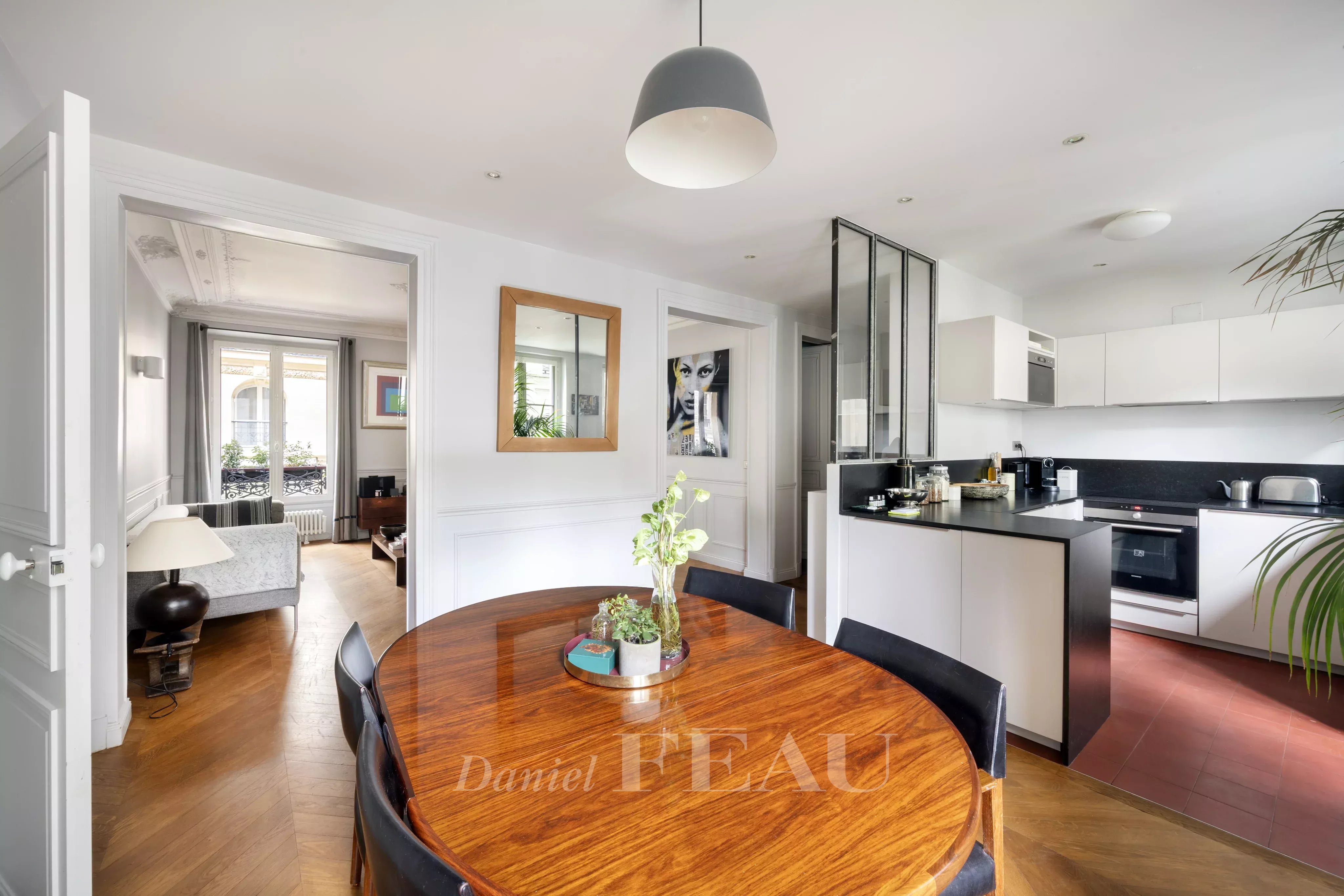 Salle à manger avec cuisine dinatoire