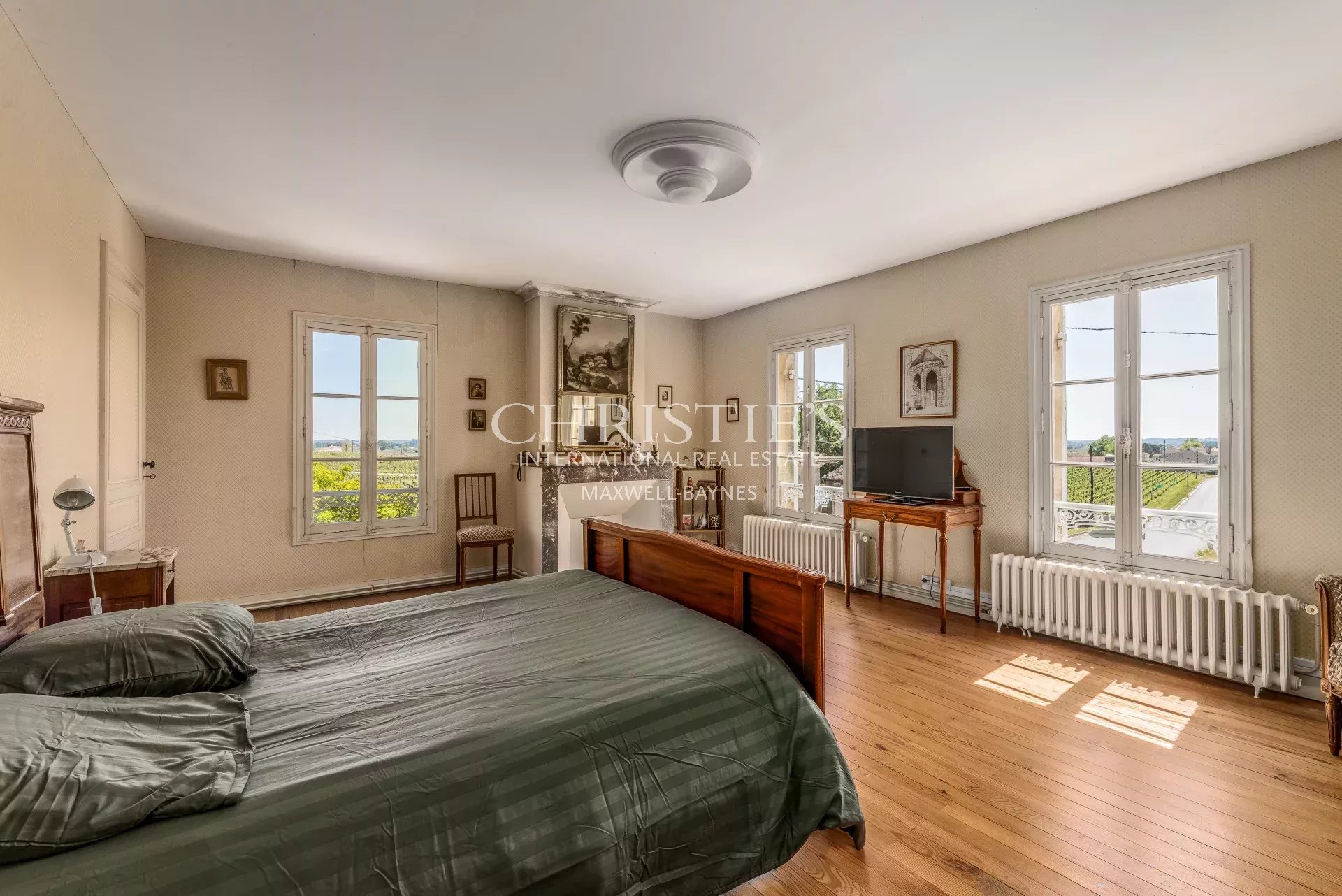 6 Bedroom Chateau's Image 10