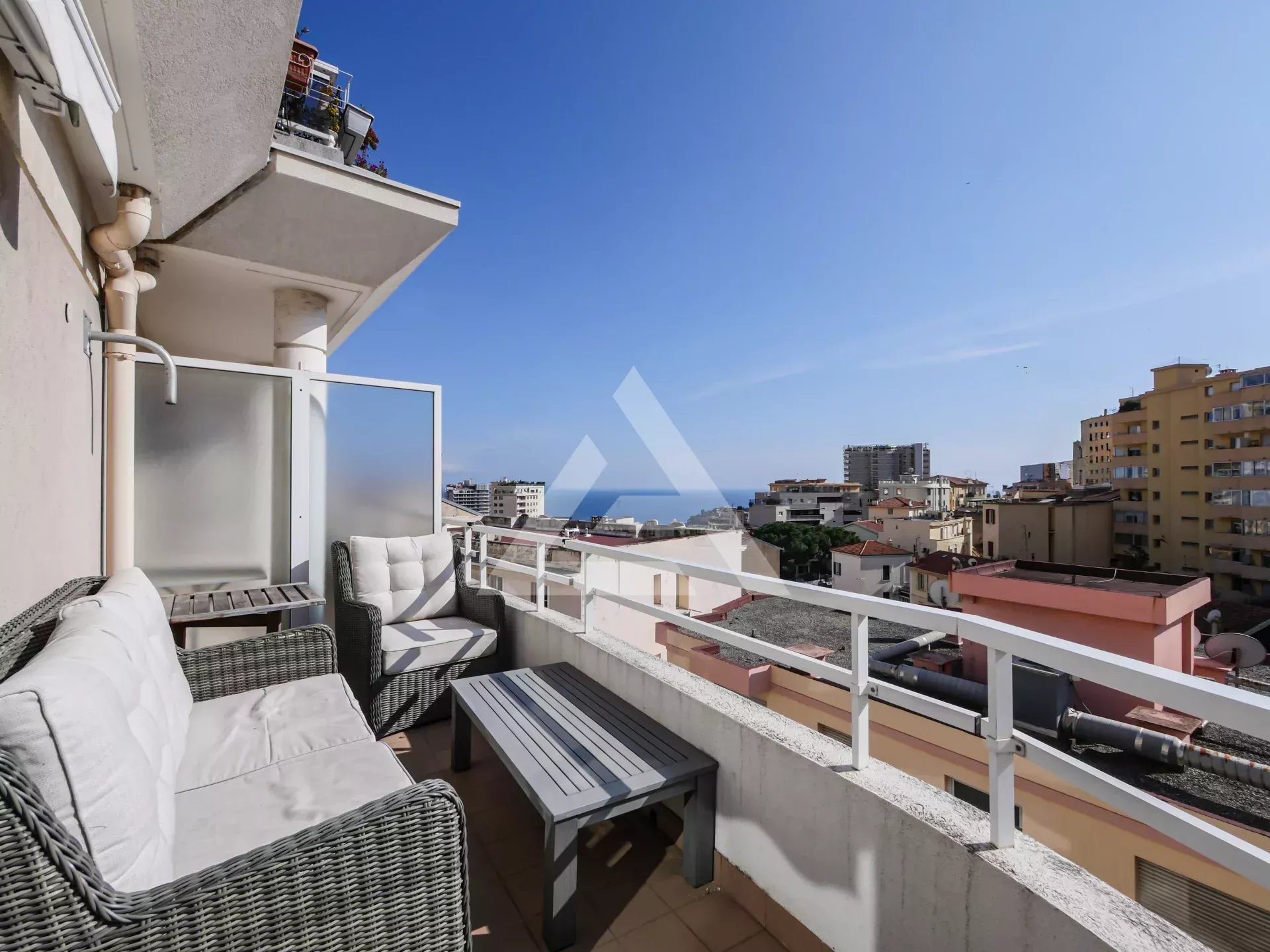 DUE LOCALI - MONACO - FRONTIERA DI BEAUSOLEIL