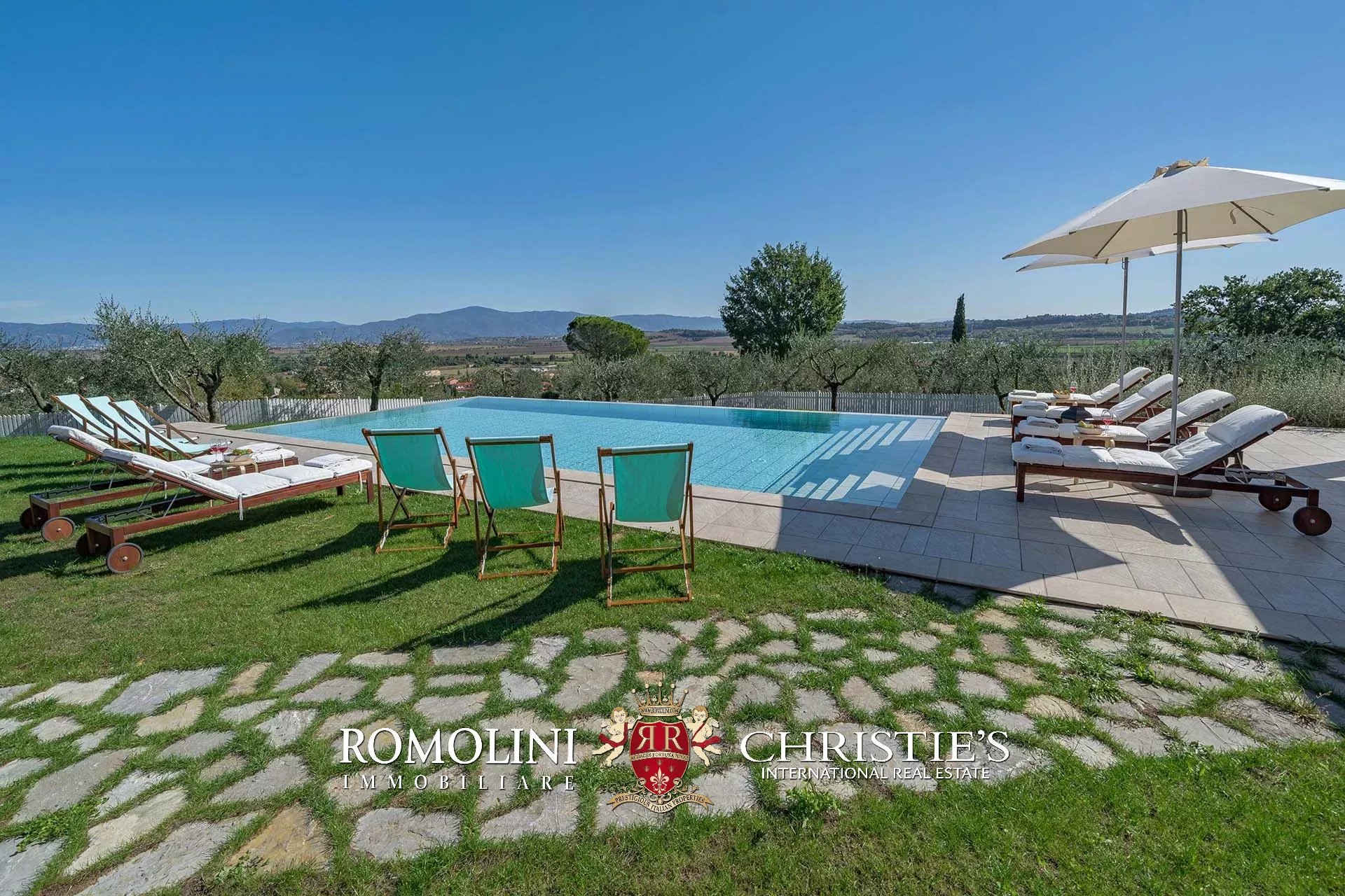 7 Bedroom Villa/Townhouse's Image 26