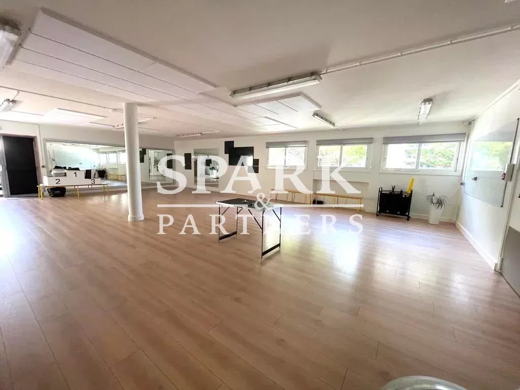 France - Beausoleil limitrophe - Commercial premises