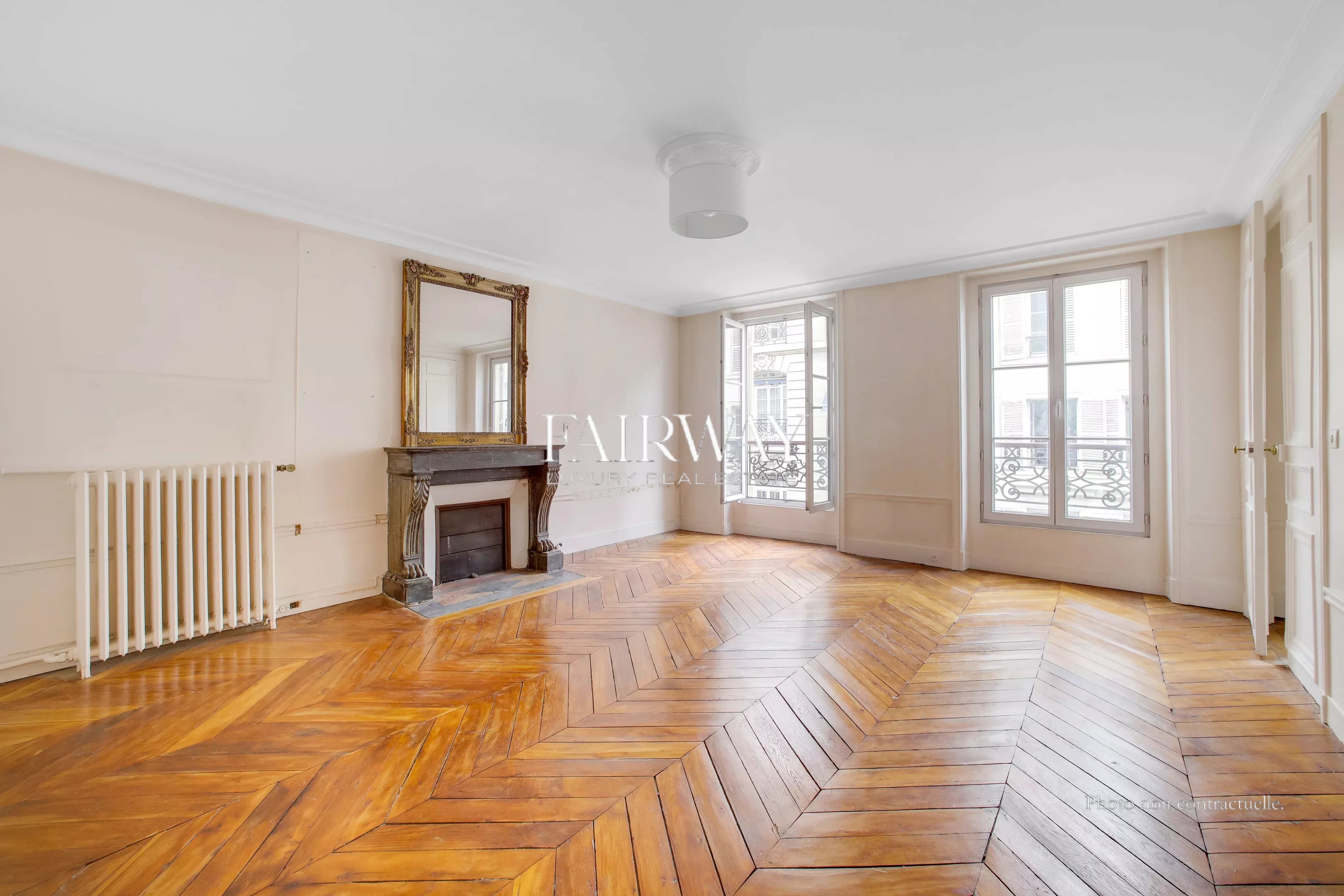 Paris 8th - Liège - Old apartment 87m² - 3 rooms - cut stone building