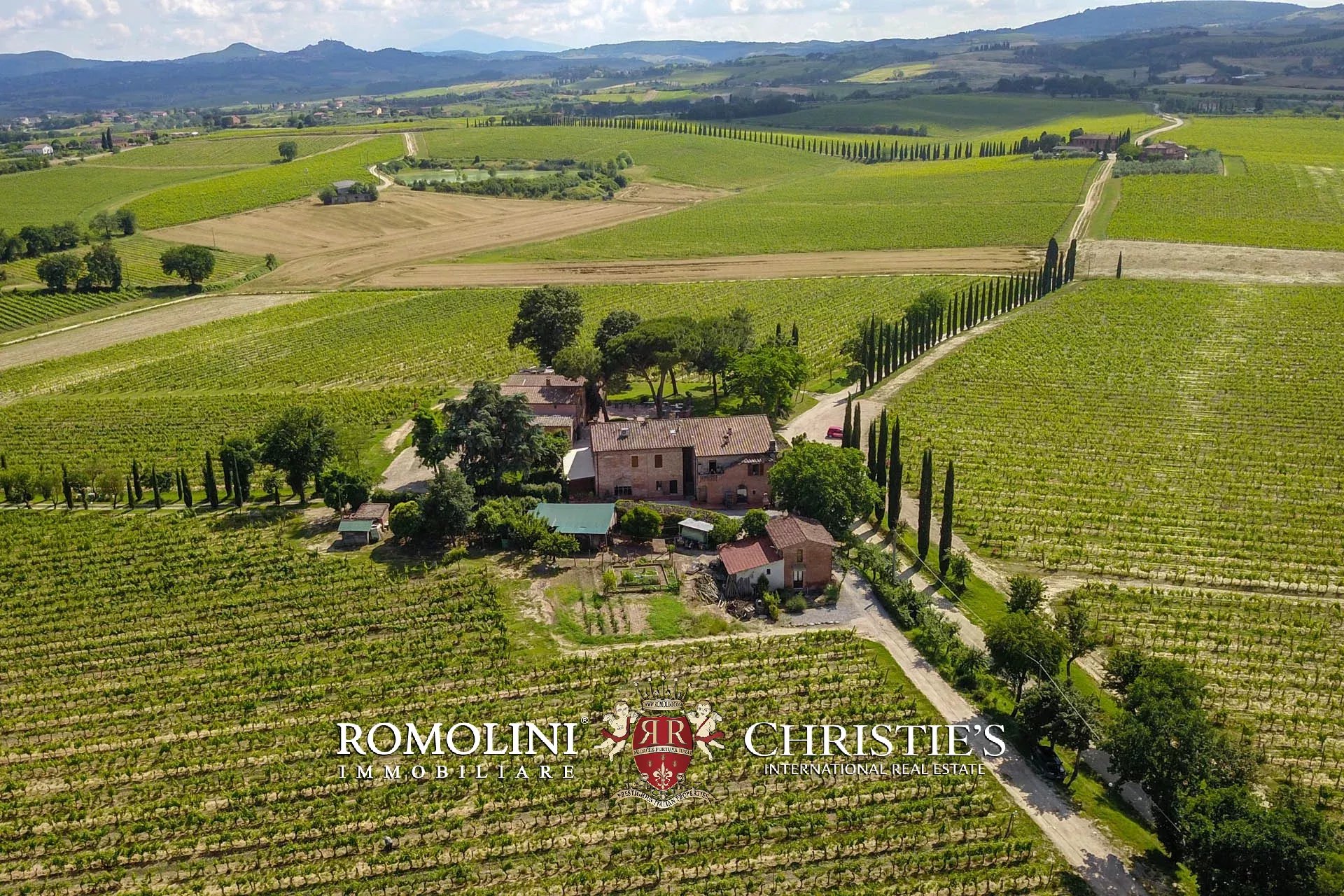 34 Bedroom Vineyard's Image 22
