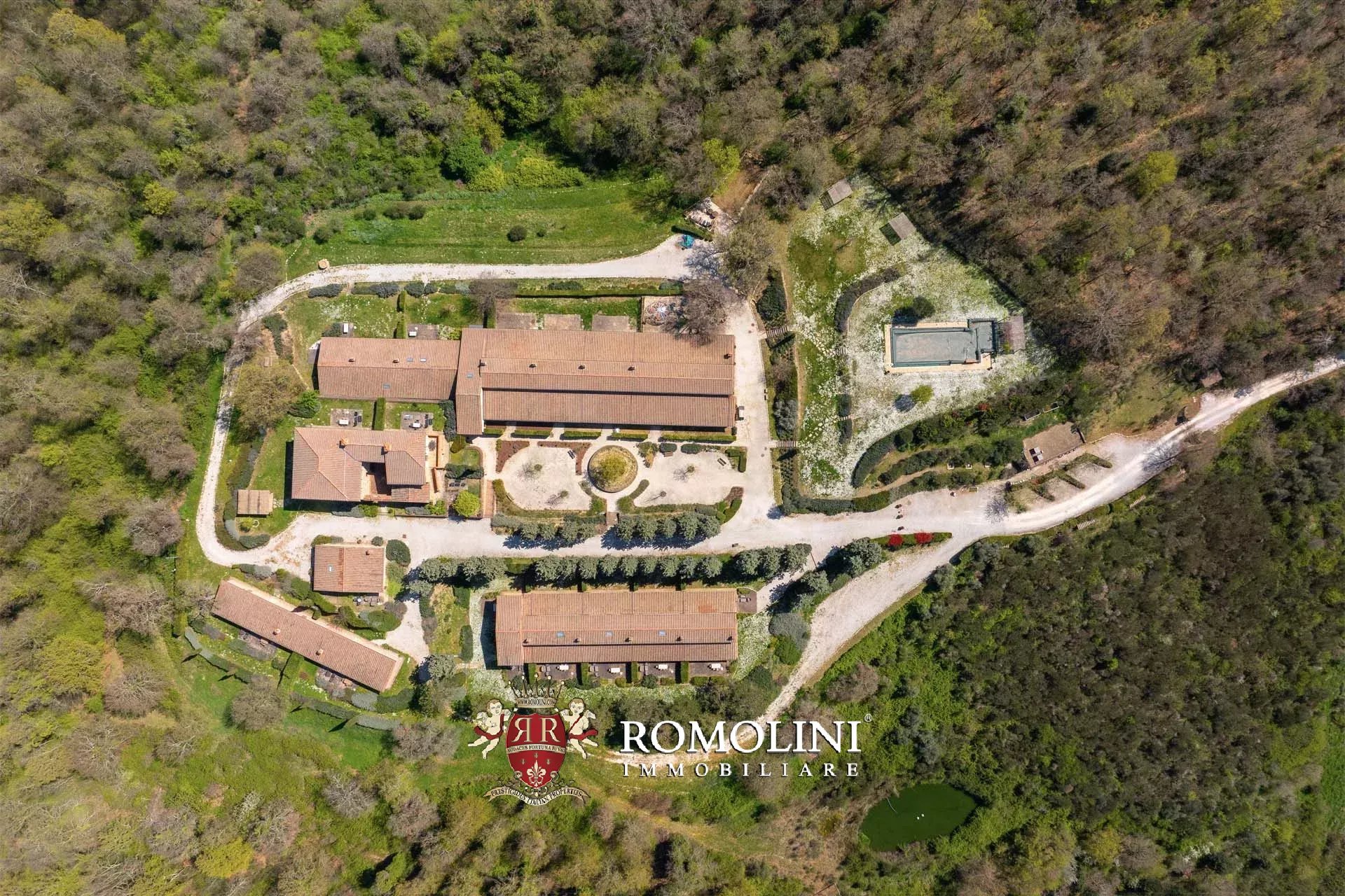 LUXUSANLAGE MIT 19 WOHNUNGEN IN DER TOSKANA, VAL D'ORCIA