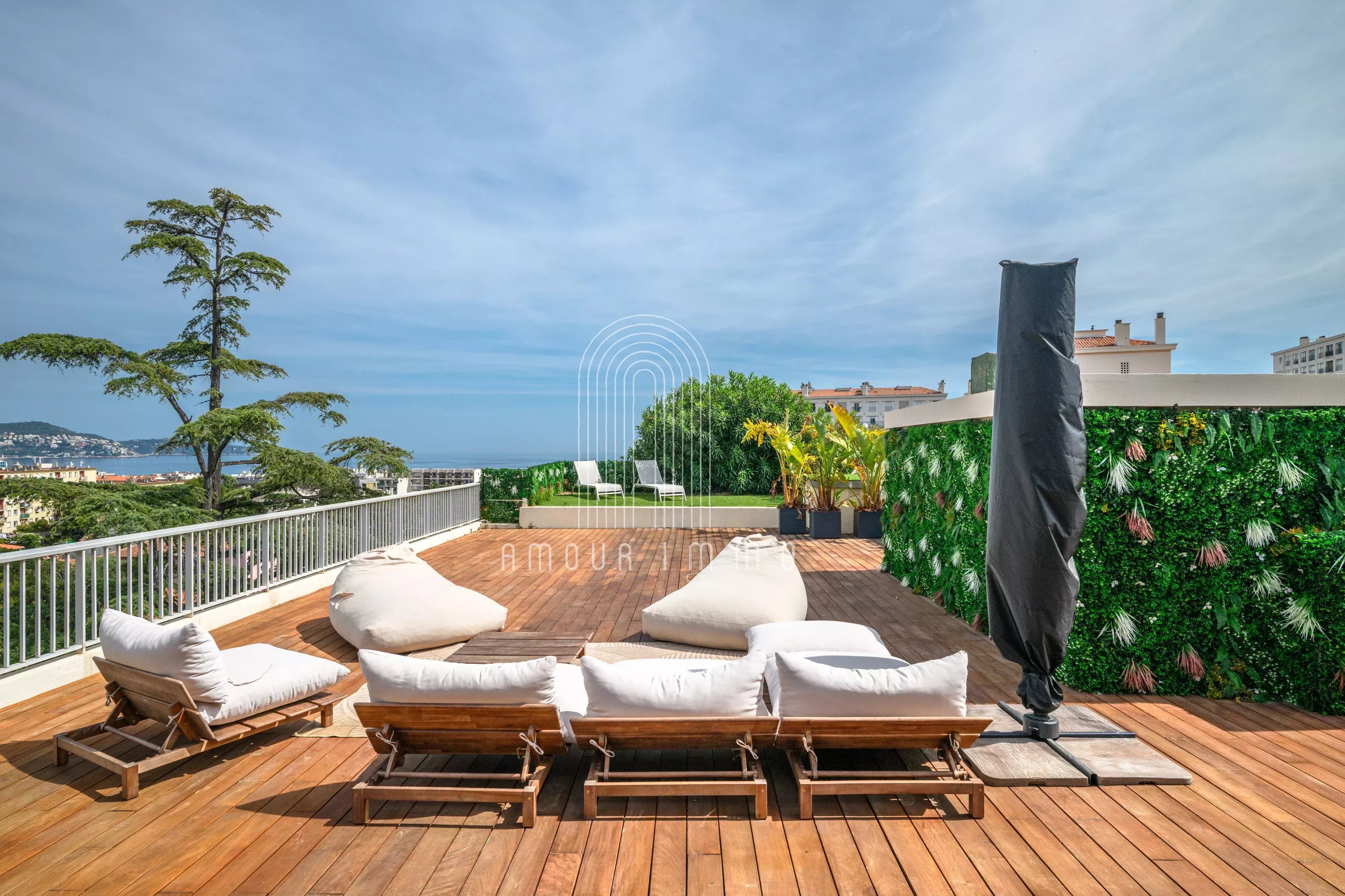 Superbe ROOFTOP 4P avec terrasse de 280 m2 - Piscine, garage + STUDIO indépendant - Fabron Nice
