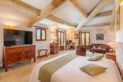 An Exceptional Provençal Estate — photo 7 of 7