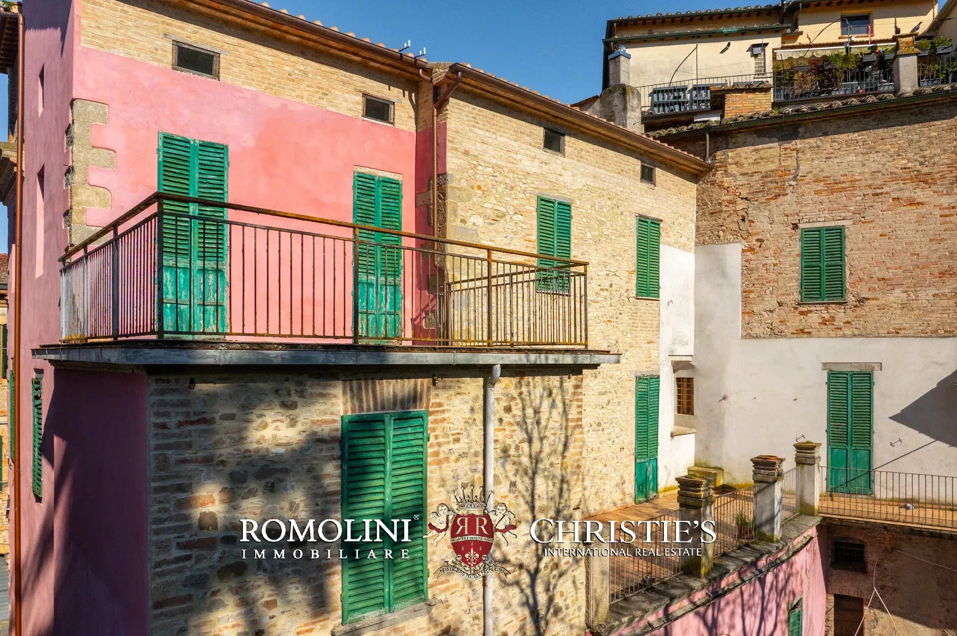  ELEGANT HISTORIC PROPERTY WITH TERRACES AND GARDEN FOR SALE IN UMBERTIDE