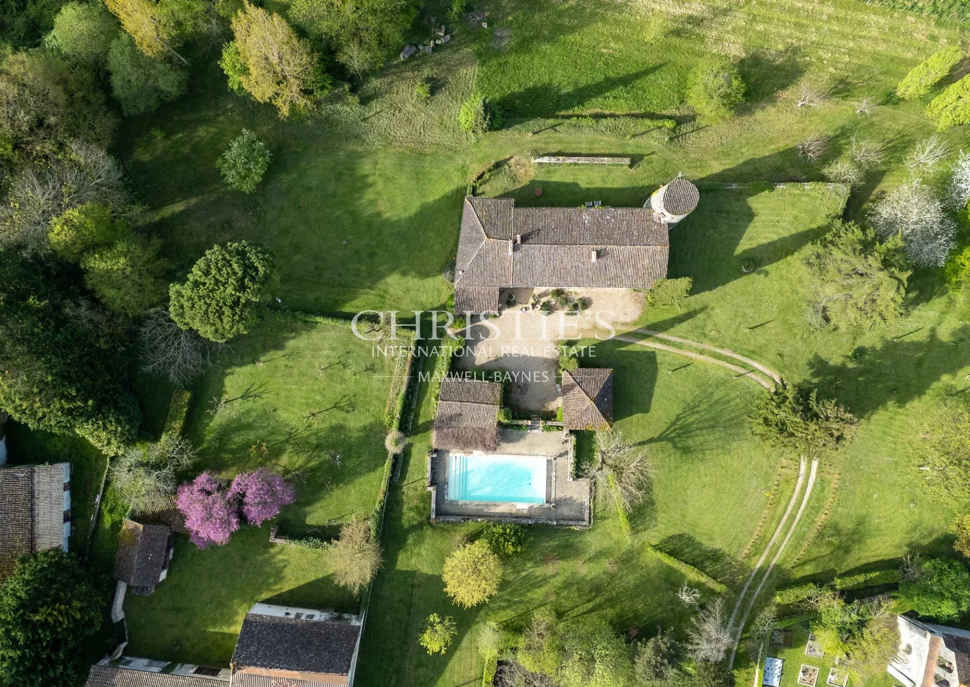 5 Bedroom Chateau's Image 3