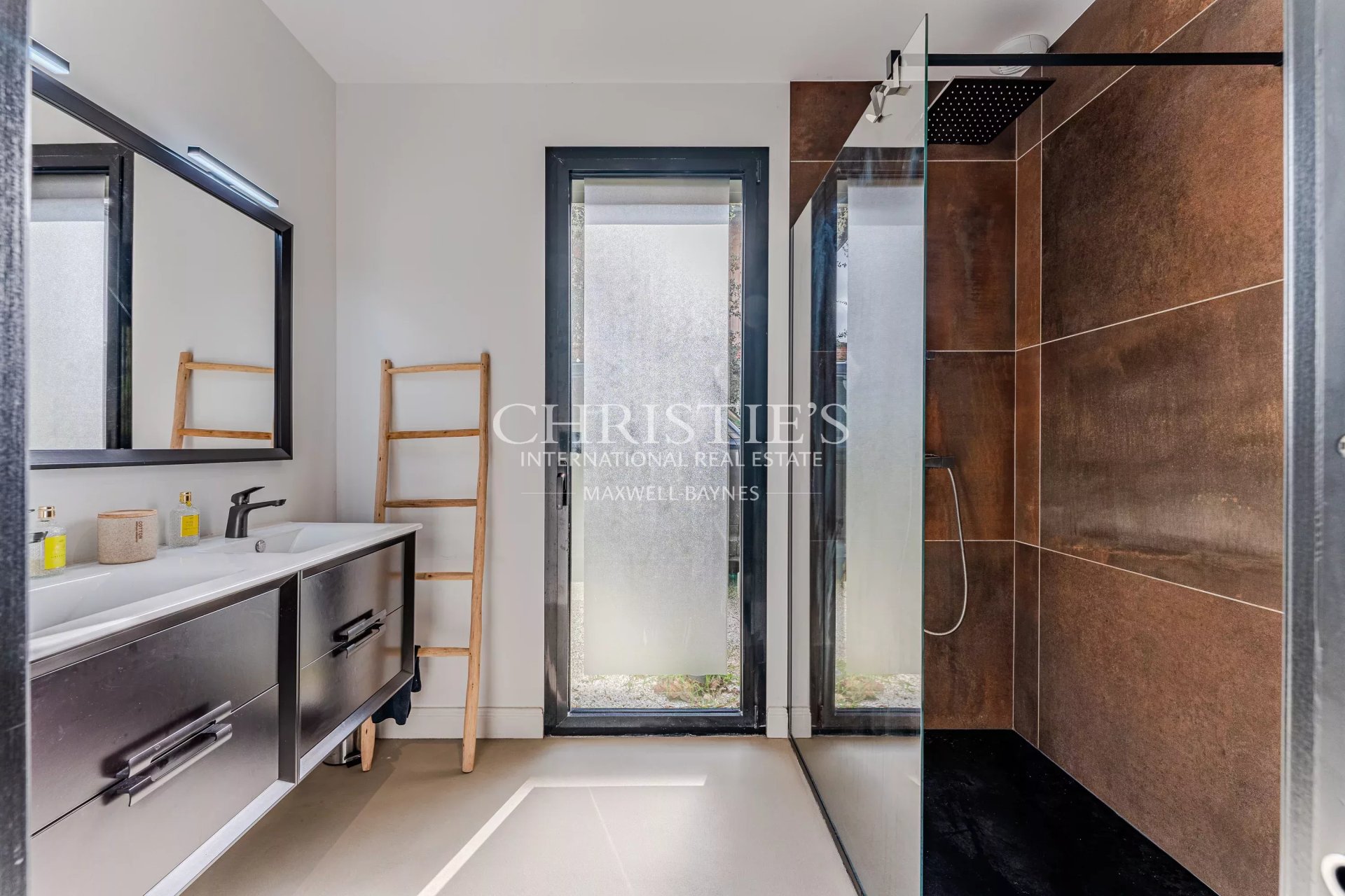 4 Bedroom Villa/Townhouse's Image 9