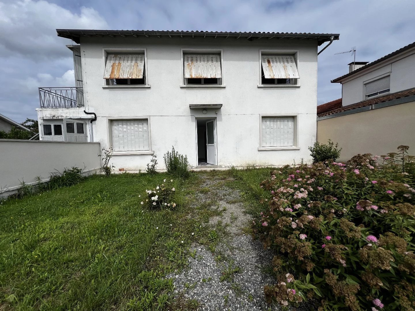 SAINT GAUDENS, bel appartement T3 en RDC avec cour et jardin