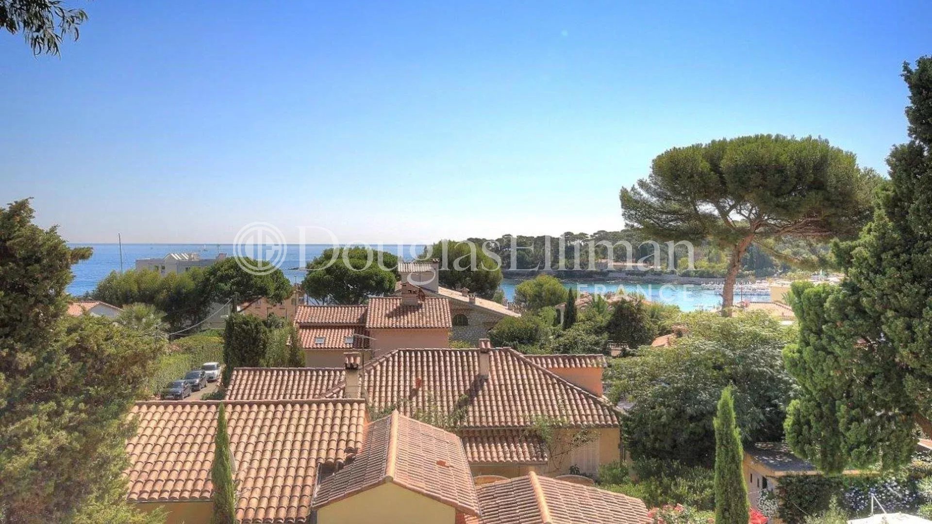 CAP D&rsquo;ANTIBES – Magnifique villa avec piscine et vue mer - Image nᵒ2
