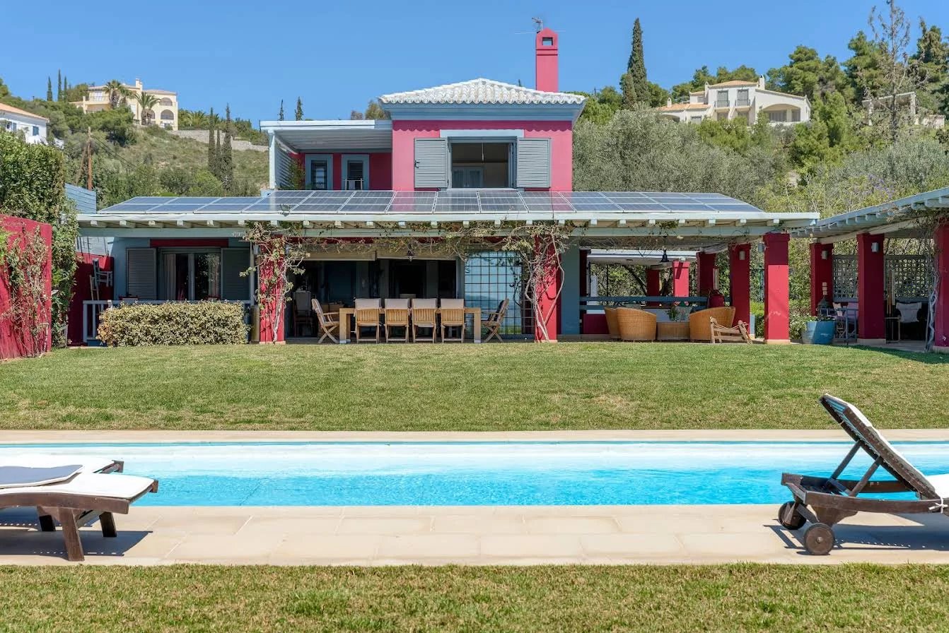 Très belle villa proche de la plage située à Porto Heli