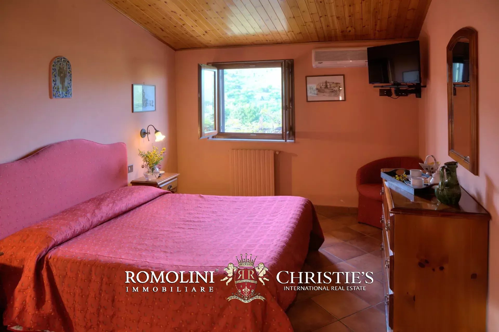 19 Bedroom Villa/Townhouse's Image 37