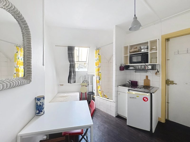 PARIS 8 – SAINT-AUGUSTIN – Studette - Calme - Ascenseur