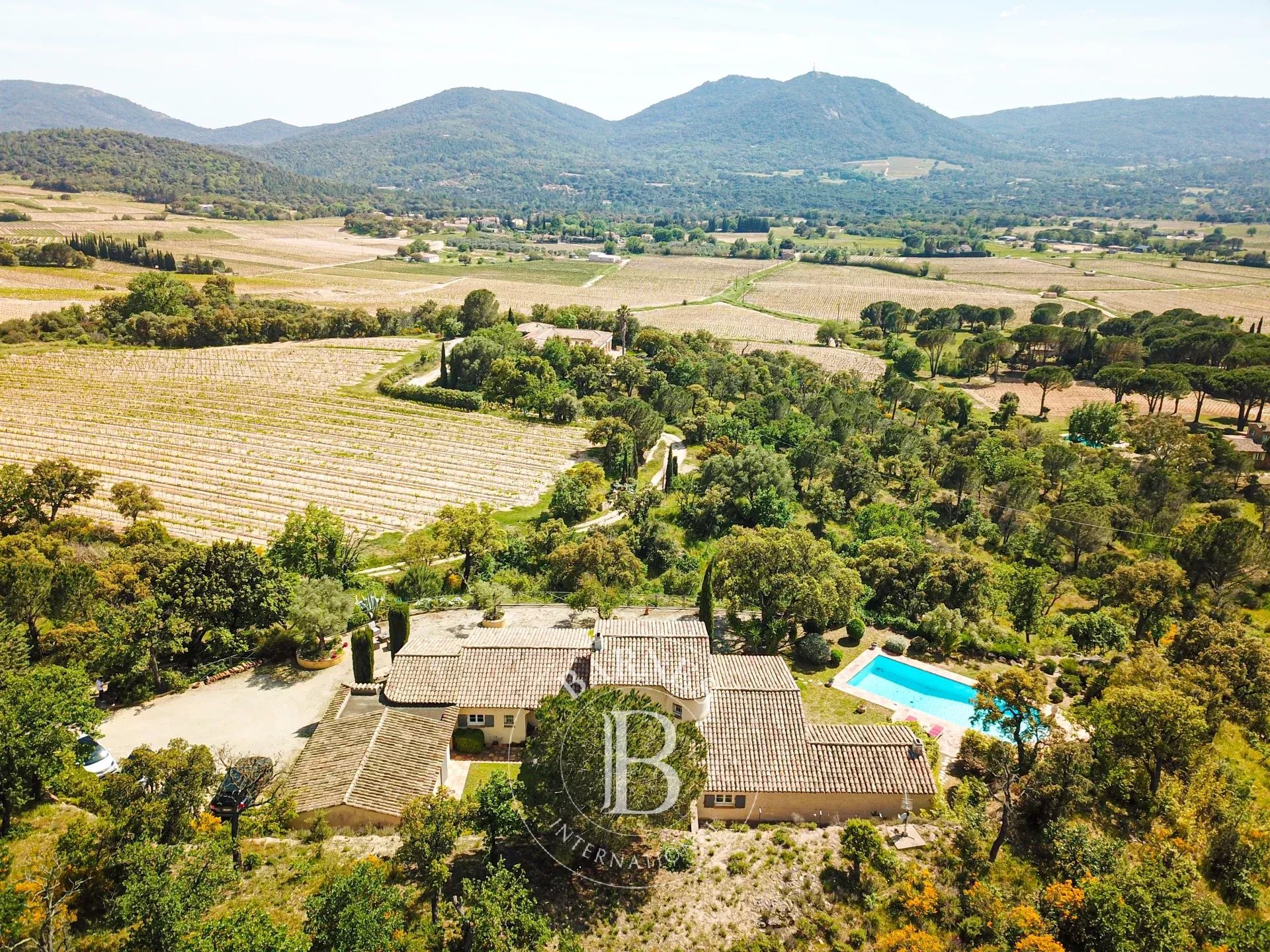 LE PLAN-DE-LA-TOUR - PROVENCAL VILLA - 3 BEDROOMS - SWIMMING POOL