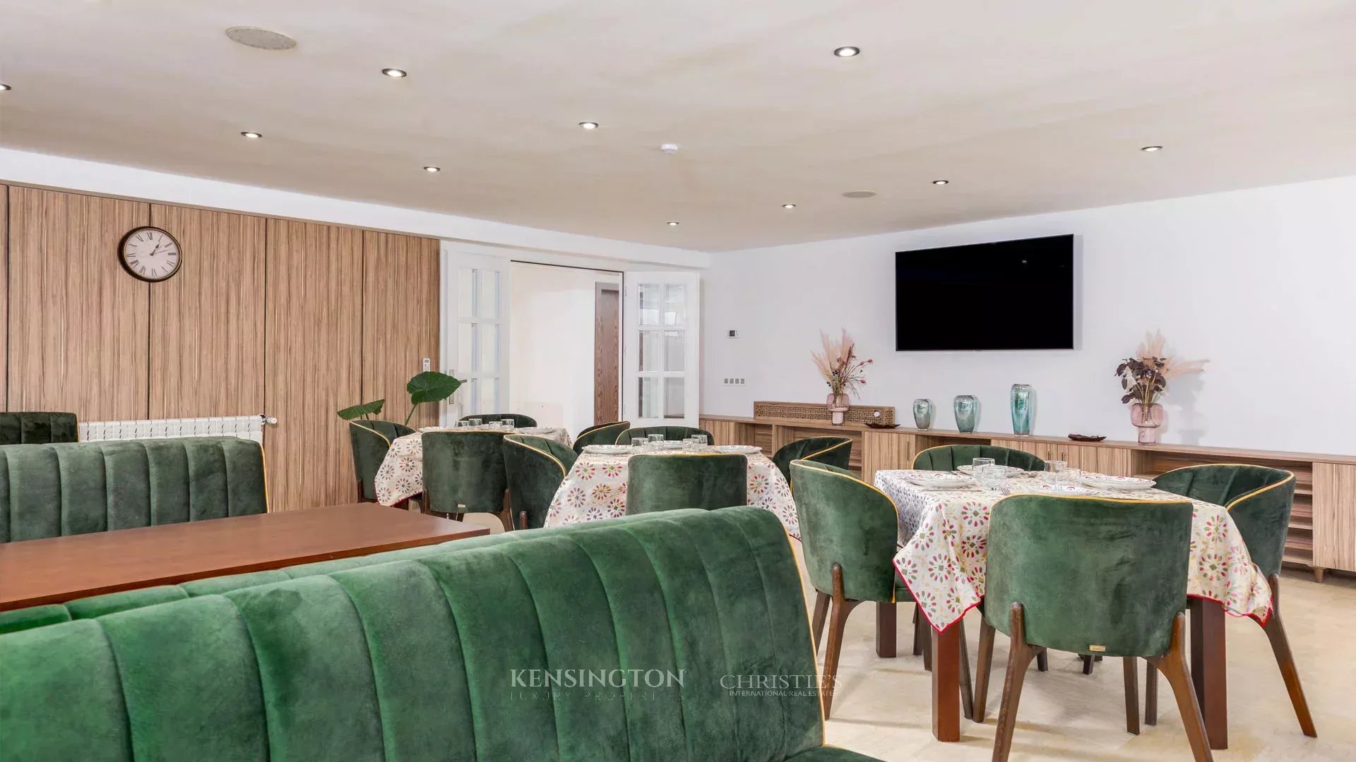 10 Bedroom Villa/Townhouse's Image 10
