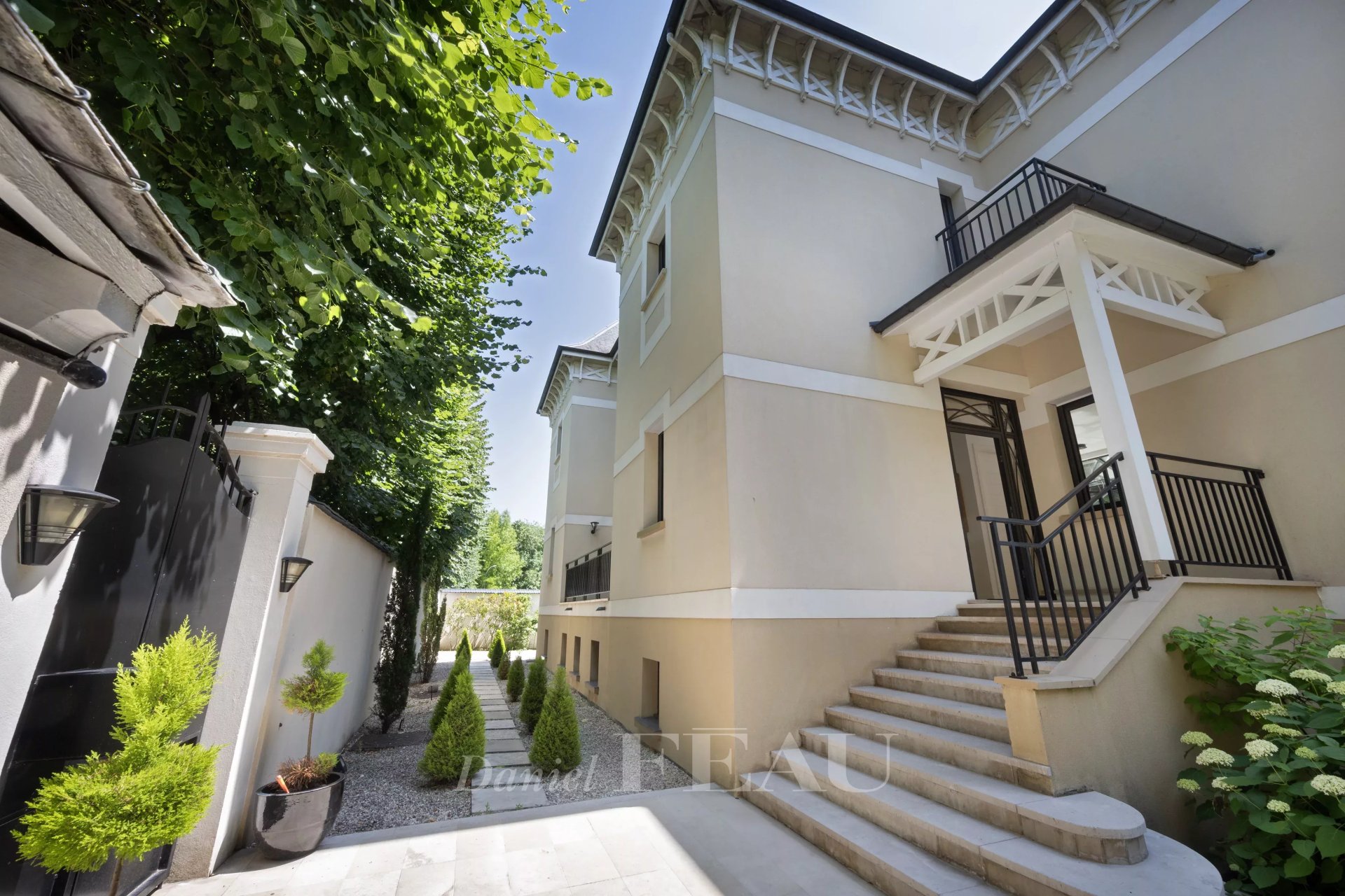 5 Bedroom Villa/Townhouse's Image 3