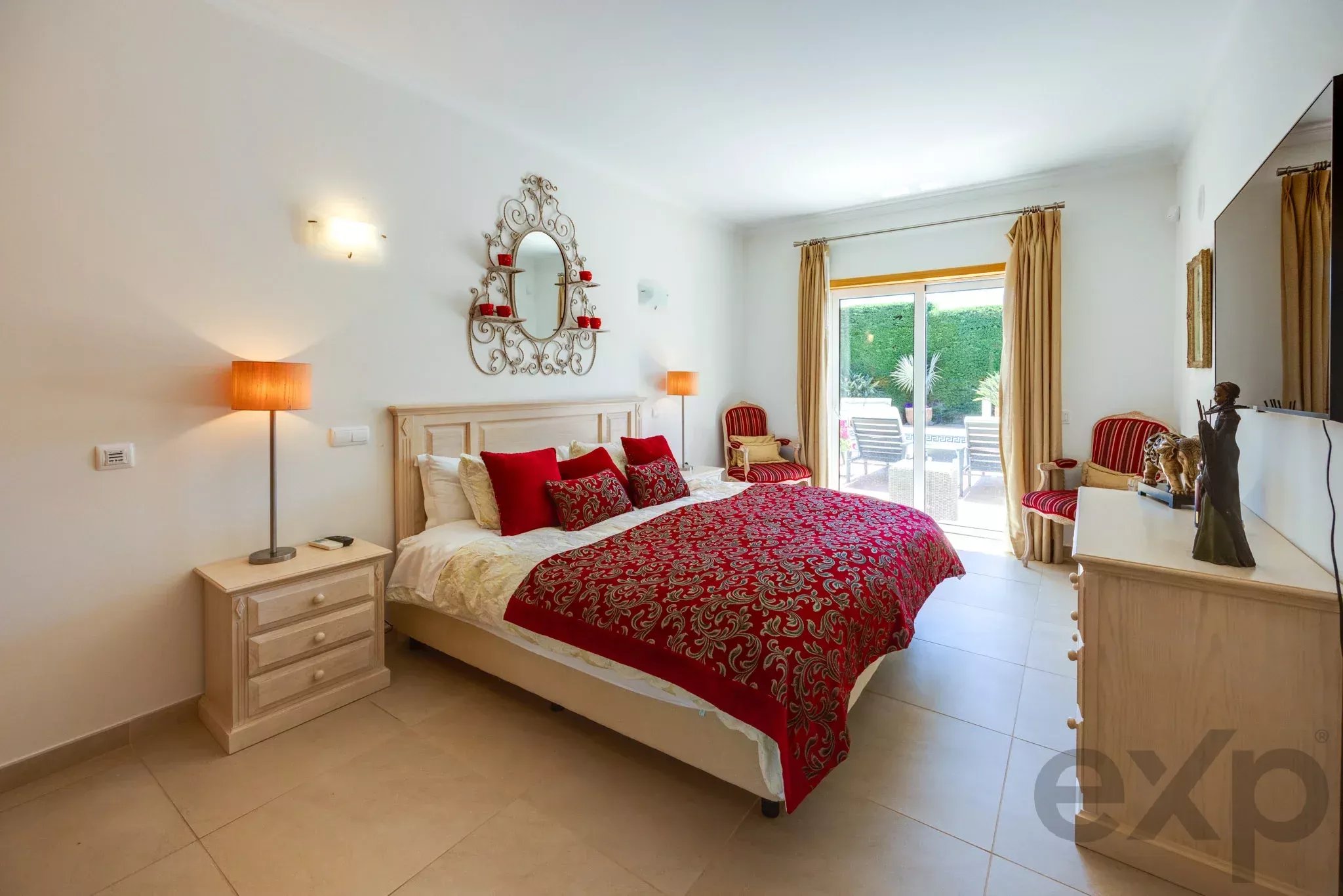 5-Bed American-Style Family Villa with Pool, Between Lagos and Praia da Luz 87053335 image 19