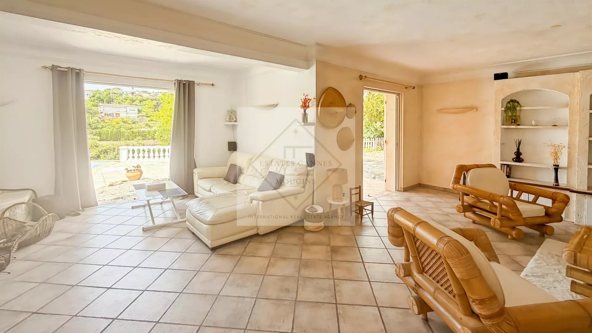 À VENDRE – VILLA DE CHARME VUE MER À ANTIBES, CALME ABSOLU — photo 22