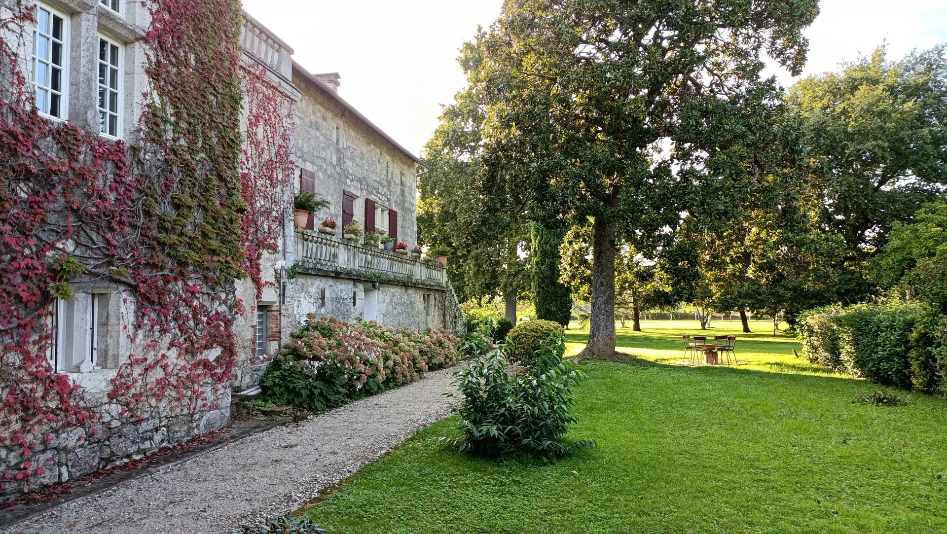 MANOIR