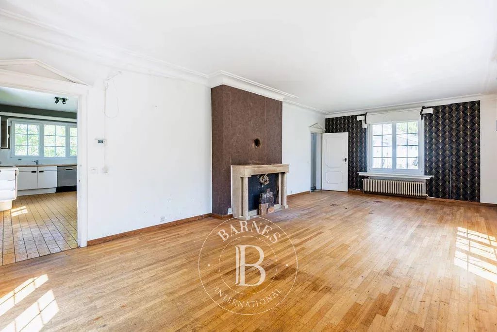 Belle villa Lipszyc avec potentiel dans domaine privé de 7ha