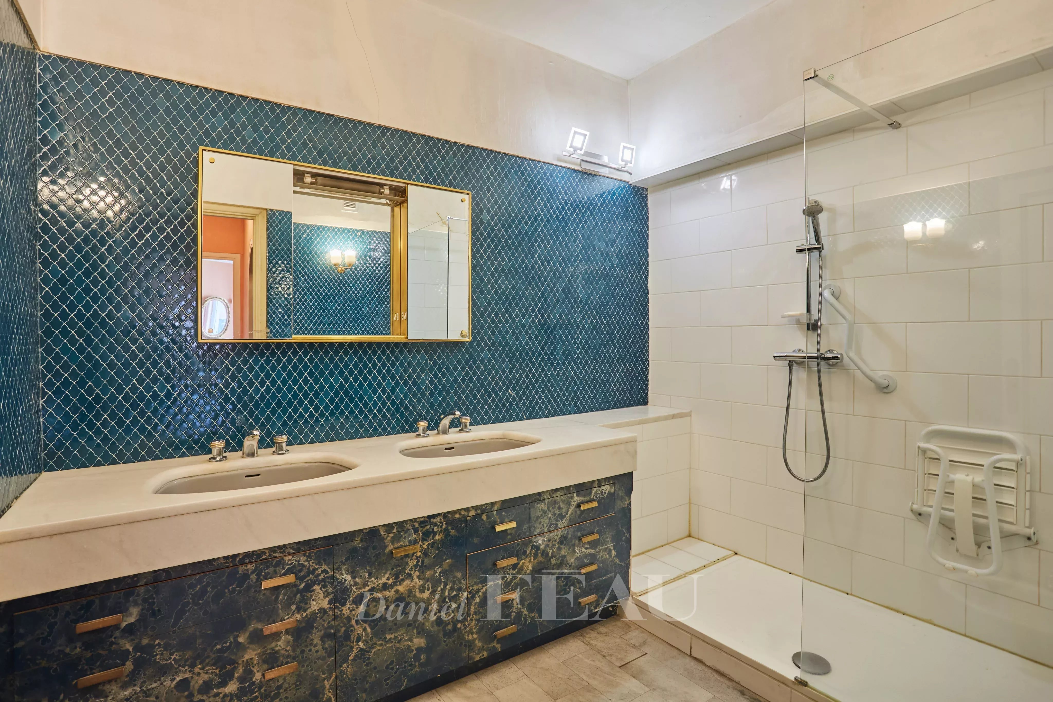 Sale Apartment Paris 16th