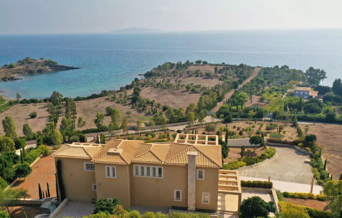 PROPRIÉTÉ  EXCEPTIONNELLE  vue féerique sur la mer