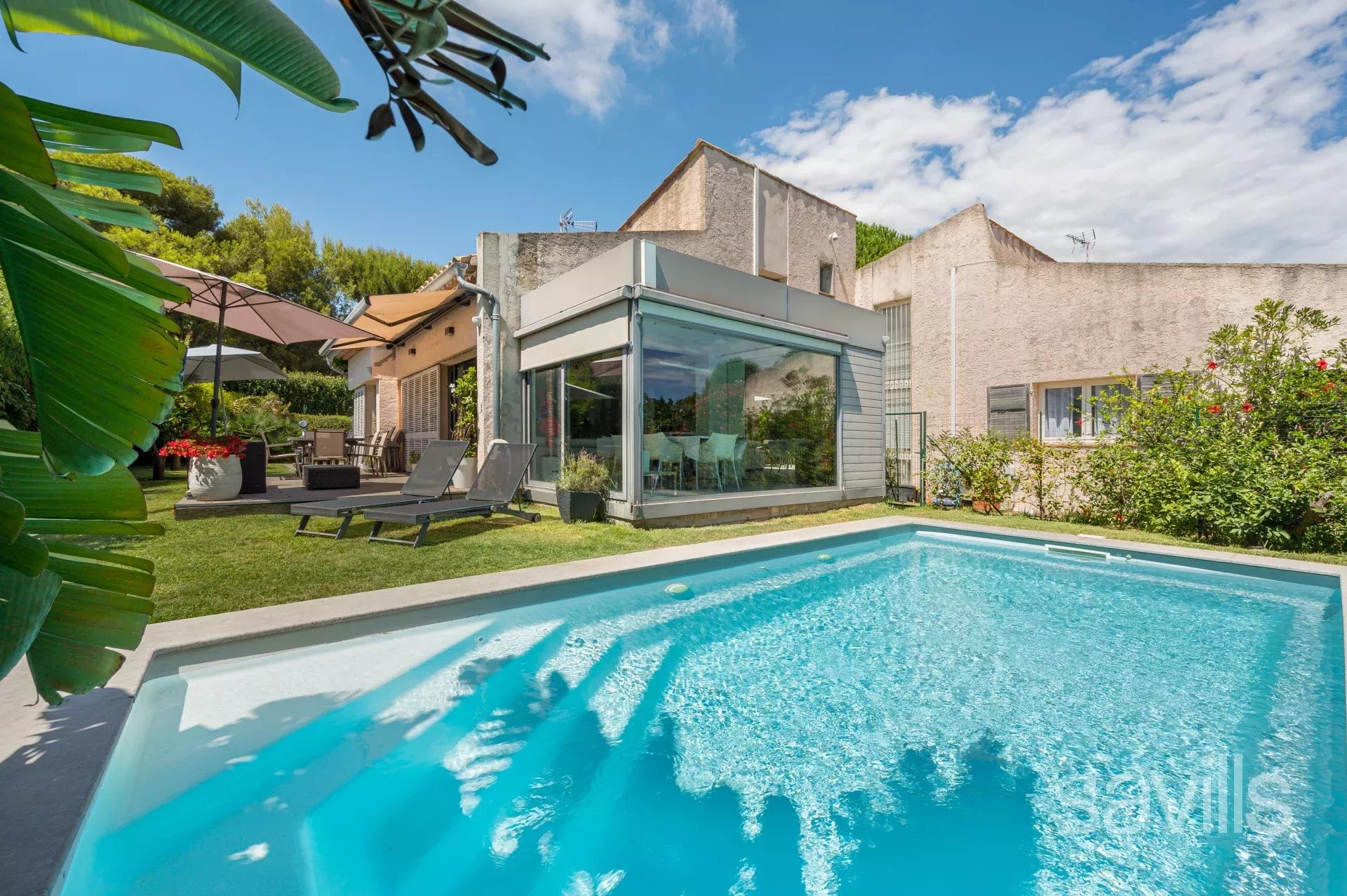 Charmante villa jumelée au calme avec piscine