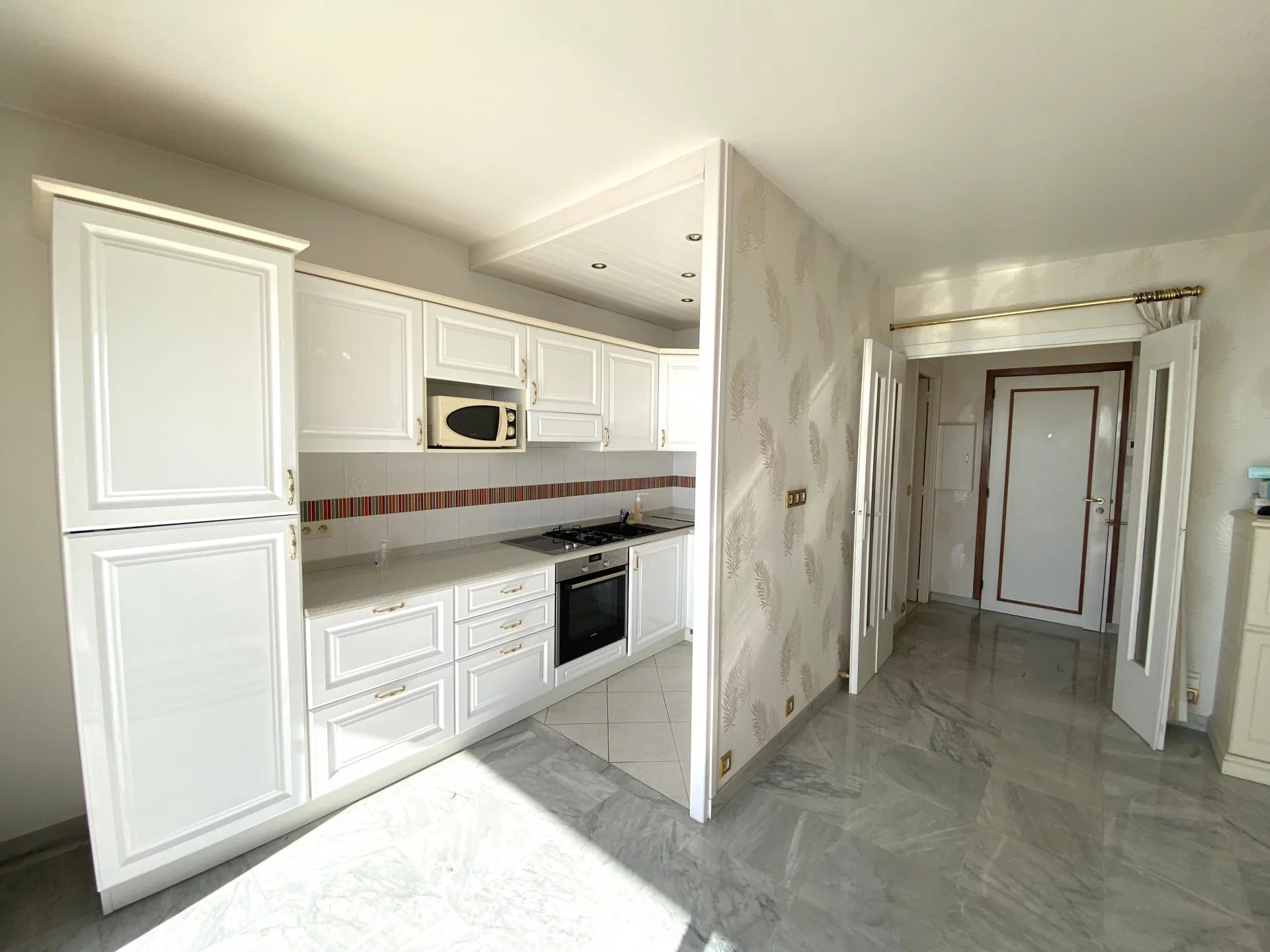 IN VENDITA ROQUEBRUNE CAP MARTIN - FRONTE MARE 2LOCALI 43MQ CON TERRAZZA 12MQ CANTINA