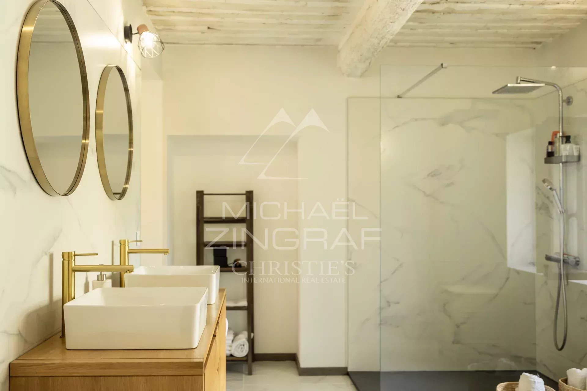 6 Bedroom Villa/Townhouse's Image 5