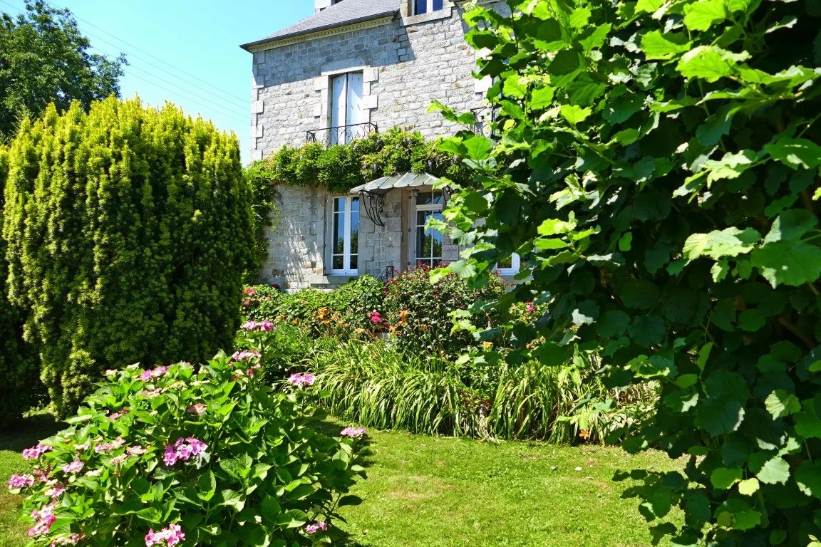 Maison de maître indépendante avec vaste jardin à Plouër-sur-Rance