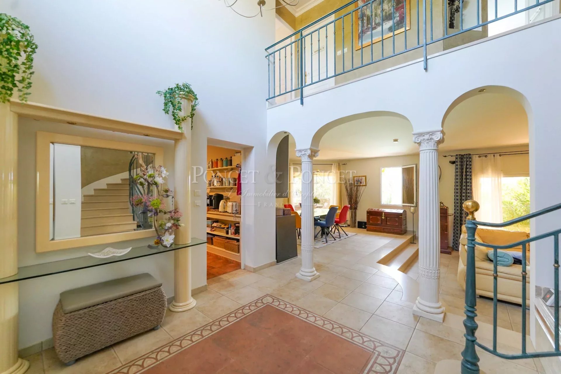 5 Bedroom Villa/Townhouse's Image 3