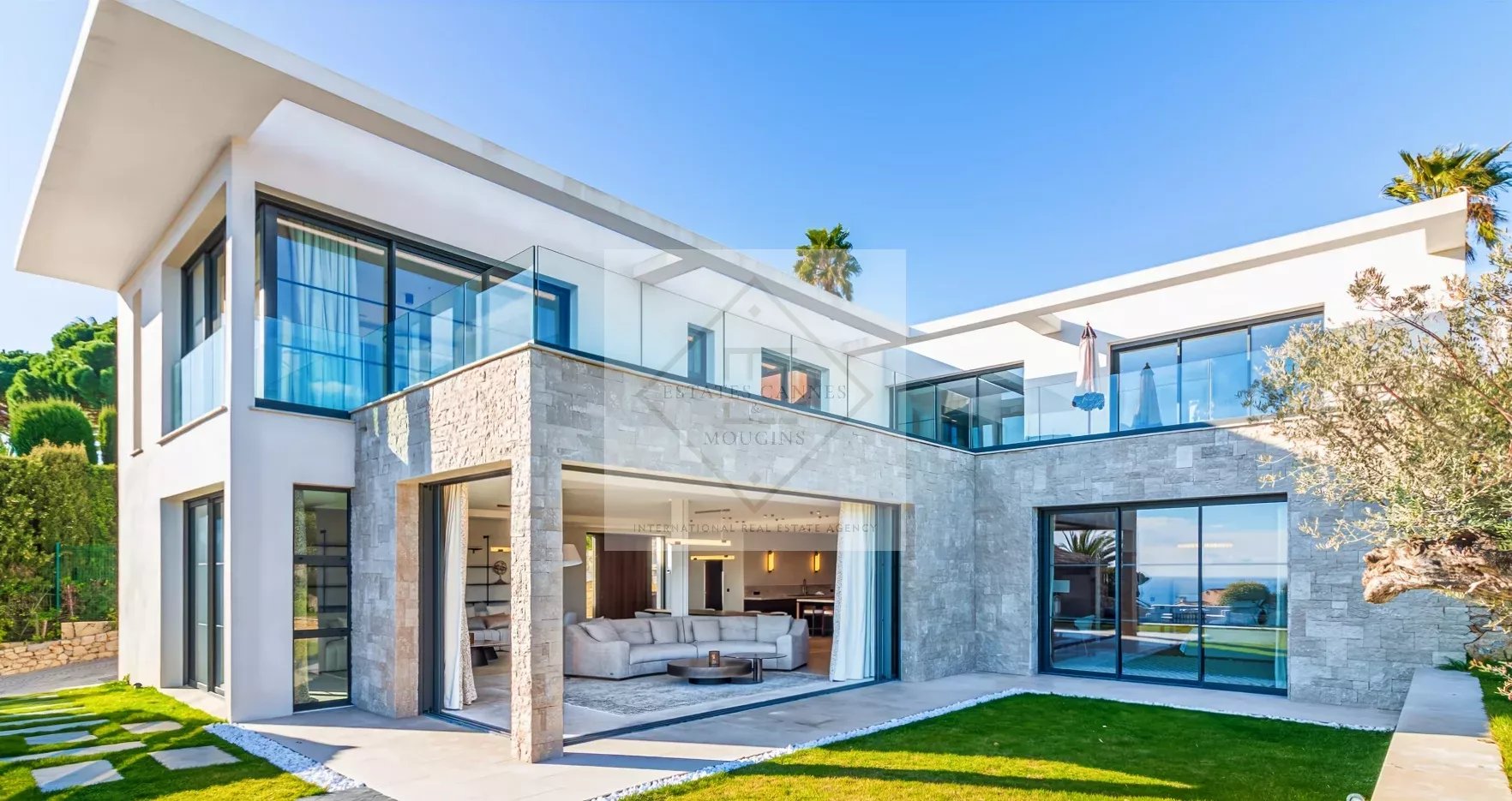 SUPER CANNES — EXCEPTIONAL BRAND-NEW CONTEMPORARY VILLA WITH PANORAMIC SEA VIEWS — photo 11