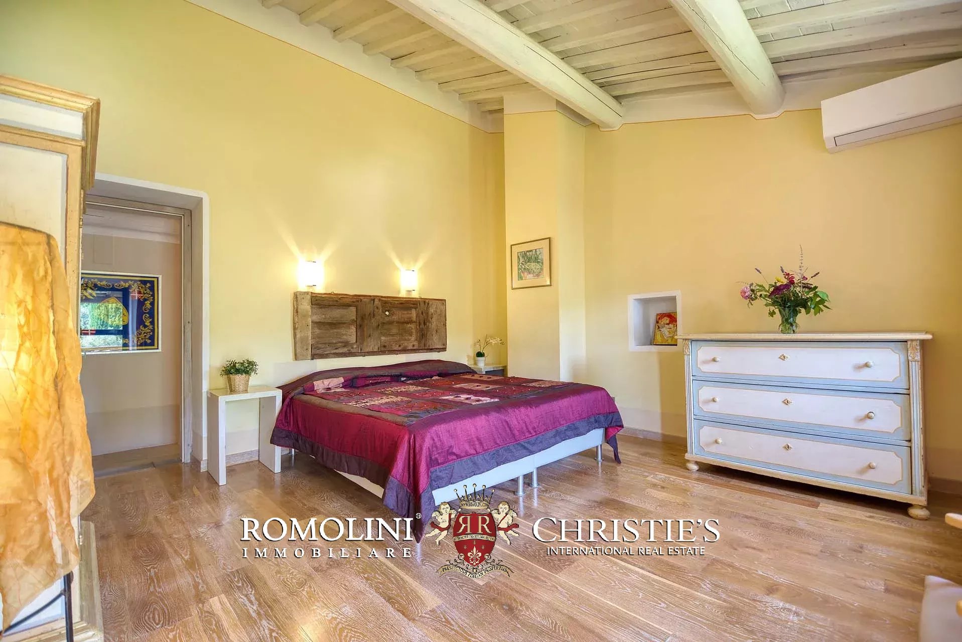 6 Bedroom Villa/Townhouse's Image 32