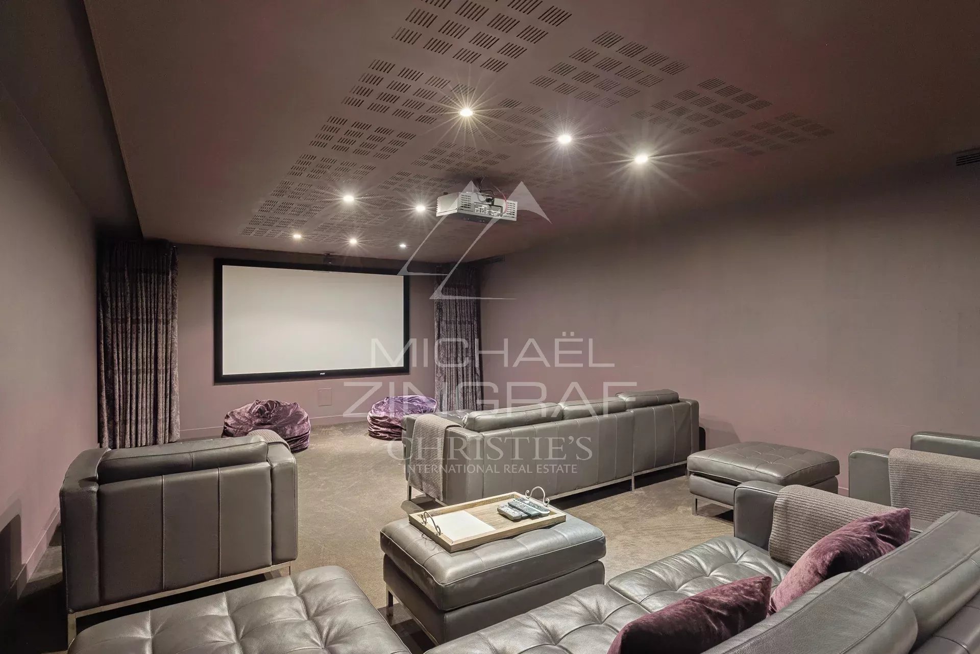7 Bedroom Villa/Townhouse's Image 23