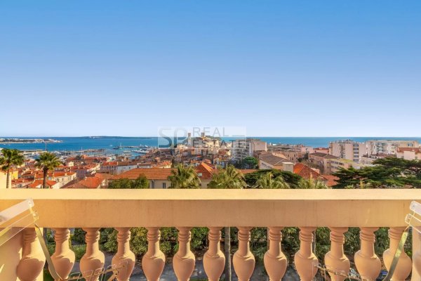 City center / panoramic sea view — photo 1