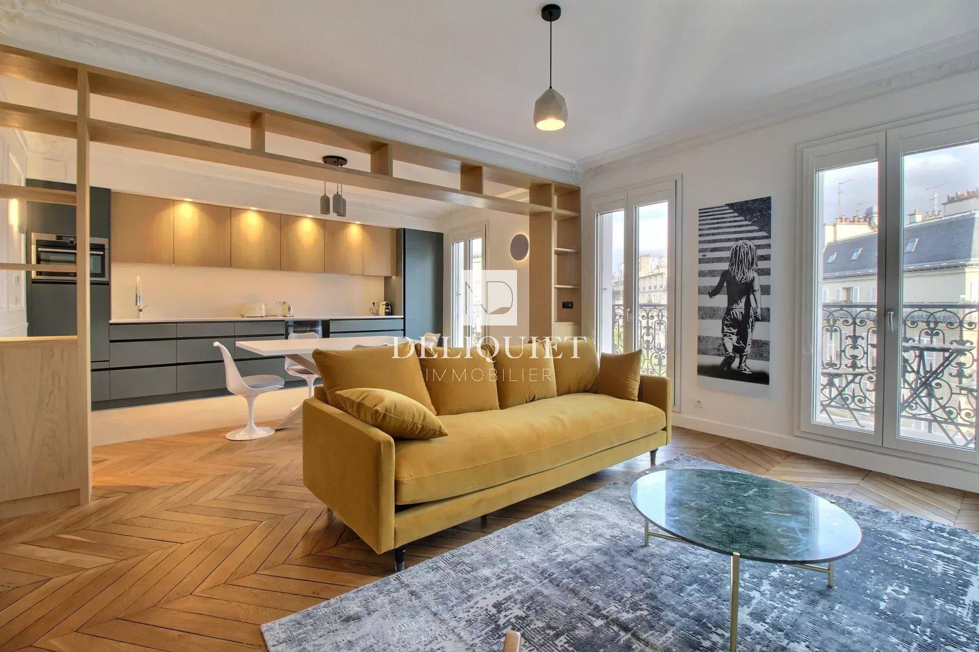 PARIS 9e - RUE ROCHECHOUART - REFAIT À NEUF