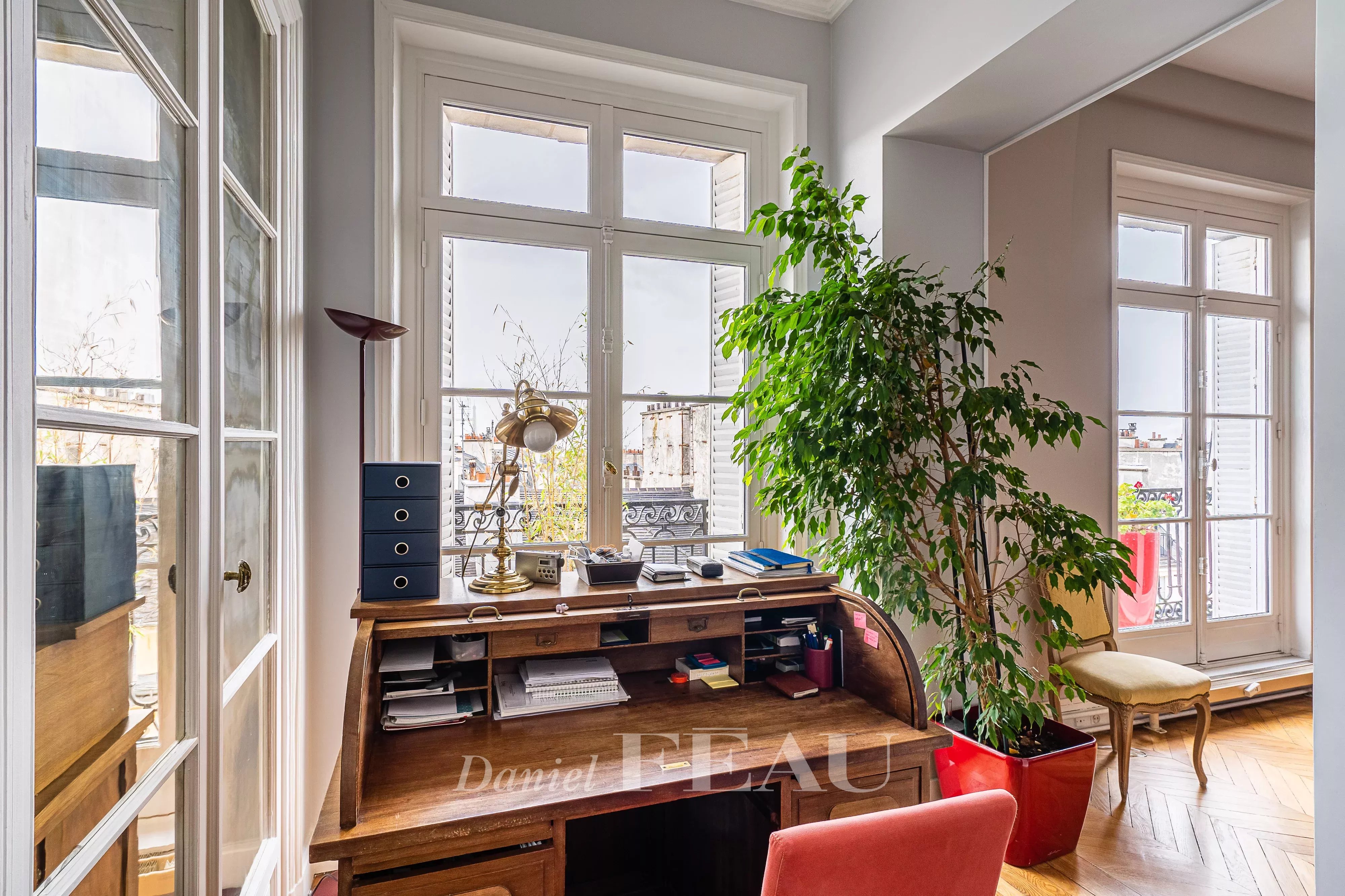 Bureau ouvrant sur le balcon