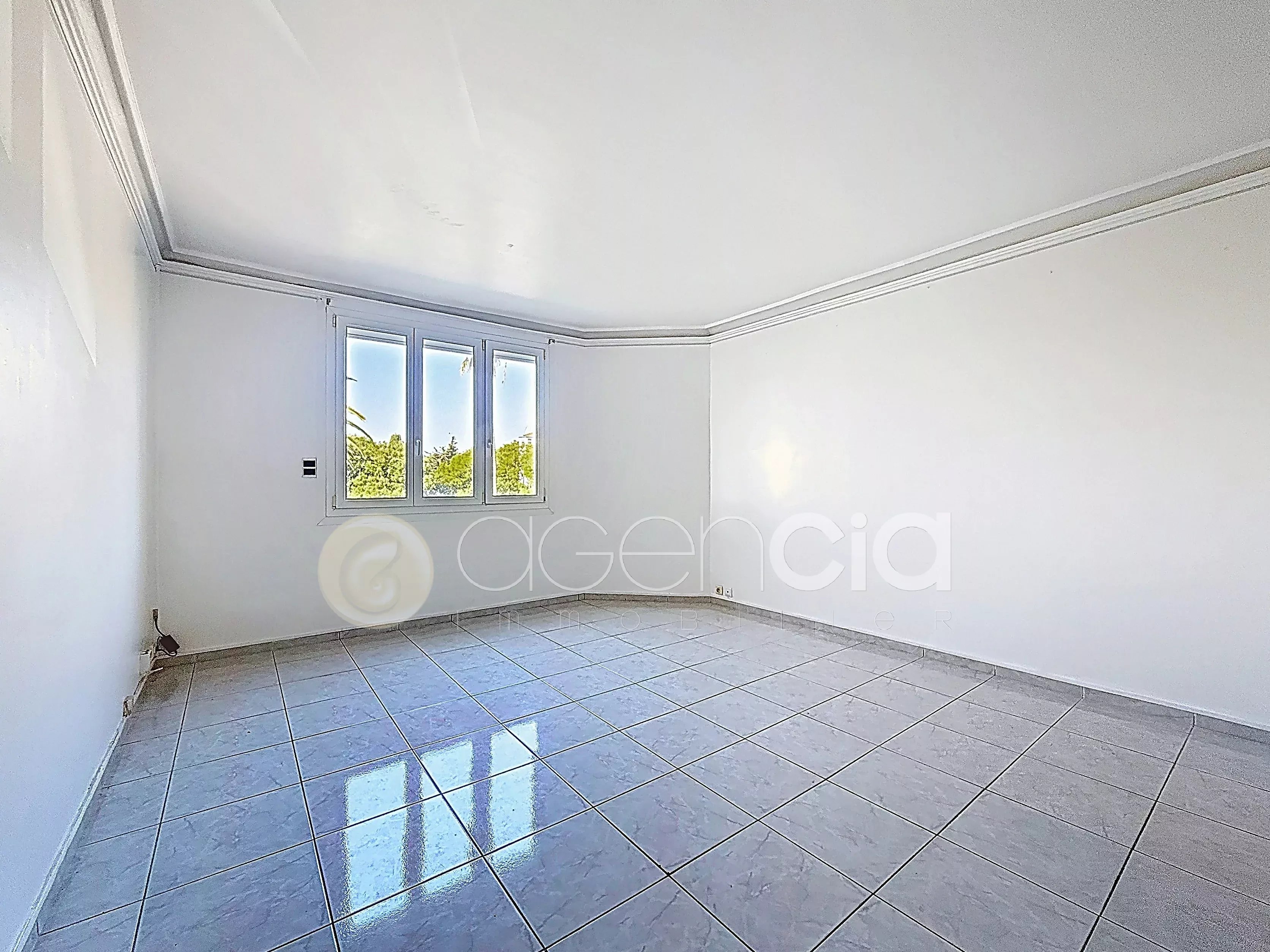Cannes Californie - Appartement 2 pièces, vue mer et parc - Photo 2